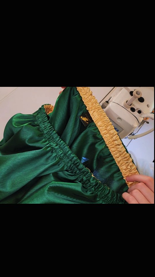 Wrapping up order to send off with @wardrobeforthewanderingwitch to her Renaissance Fair shop in Colorado!
This is the elastic waistband for her long witchy skirts!