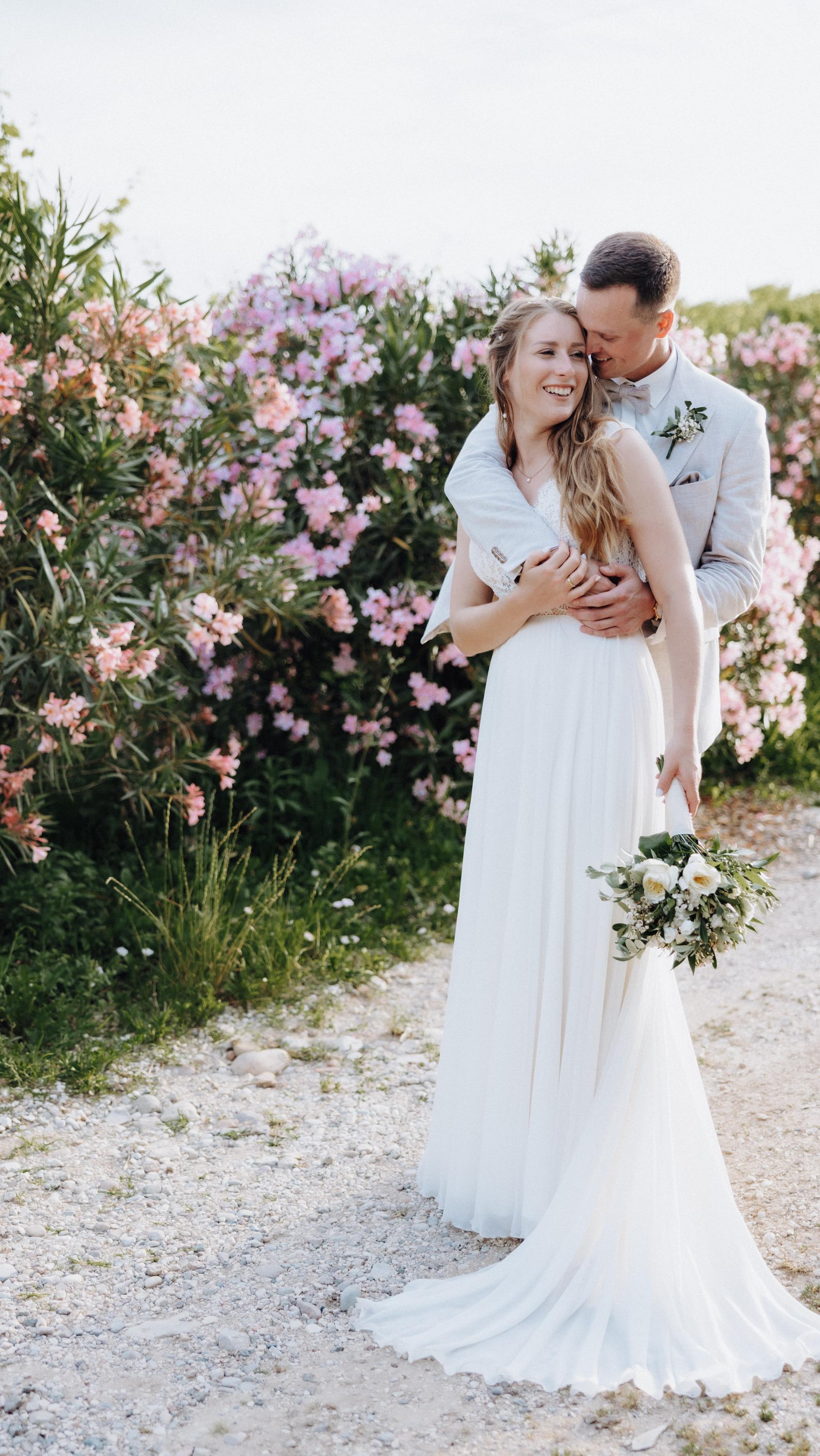 ⸻
Ein Jahr ist vergangen – aber diese Vibes? Immer noch on fire.
Dolce Vita, Sonnenuntergang und zwei Menschen, die den Moment einfach gelebt haben.
#lakegardawedding #weddingreel #dolcevita #editorialwedding #italianweddingphotographer #destinationweddingphotographer #hochzeitsfotografin #gardaseehochzeit #weddinginspiration #reellove
@eliana.refghi @agriturco @due_conceptwedding