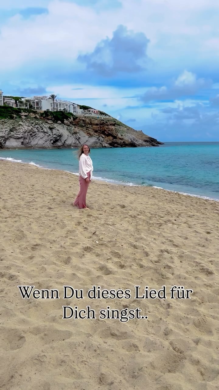 Meine Story ist eine sehr lange.. die, die mir schon länger folgen wissen das.. ich habe jetzt noch einmal in einem Podcast meine heutige Sicht auf diesen Weg beleuchtet, in Kurzform 😝
Doch ich möchte gar nicht jeden Tag darauf eingehen was in der Vergangenheit gewesen ist, auch wenn das Marketingtechnisch einfacher wäre-
Ich ziehe nur die Essenz heraus, nämlich die Erfahrung, die es mich gelehrt hat und die Erfahrung wie schön es werden kann 🙏🥰
Du interessierst Dich mehr für meinen Weg und welche Techniken mir dabei geholfen haben? Dann folge @sanus.vivere989
I love me, always and forever ❤️
Liebst Du Dich auch?
SELBSTLIEBE
LIEBE
HEILUNG
SELBSTHEILUNG
ENERGIEARBEIT
TRANSFORMATION
VERÄNDERUNG