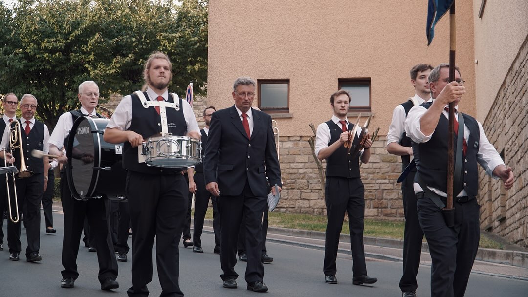 Réckbléck op ee flotten Te Deum a Cortège um Virowend vum Nationalfeierdag, zesumme matt dem CIS vun Iermsdref.
Villmools merci un d‘Joëlle Unsen fir di wonnerschéi Fotoen!