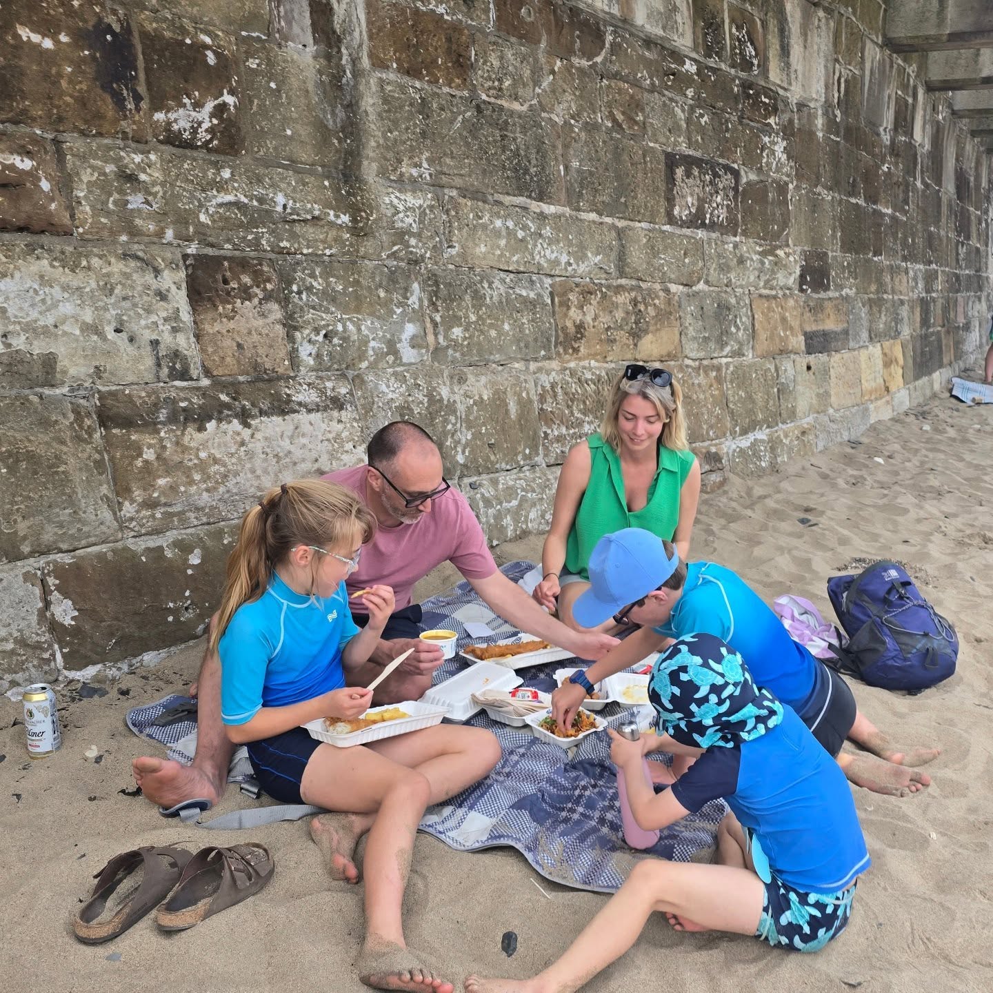 After a scorcher of a week baking, we escaped to the beach ☀️
Fresh air, sandy toes, rock pooling & fish & chips 🐟👌🏻
The best kind of weekend - back to baking tomorrow 🍰💥
#familytime #beachdays #layerd_cakes
#eatgoodcake #familyfirst #layerd #realcakes
#yorkshirefoodanddrink #northyorkshirecoast #welovethebeach