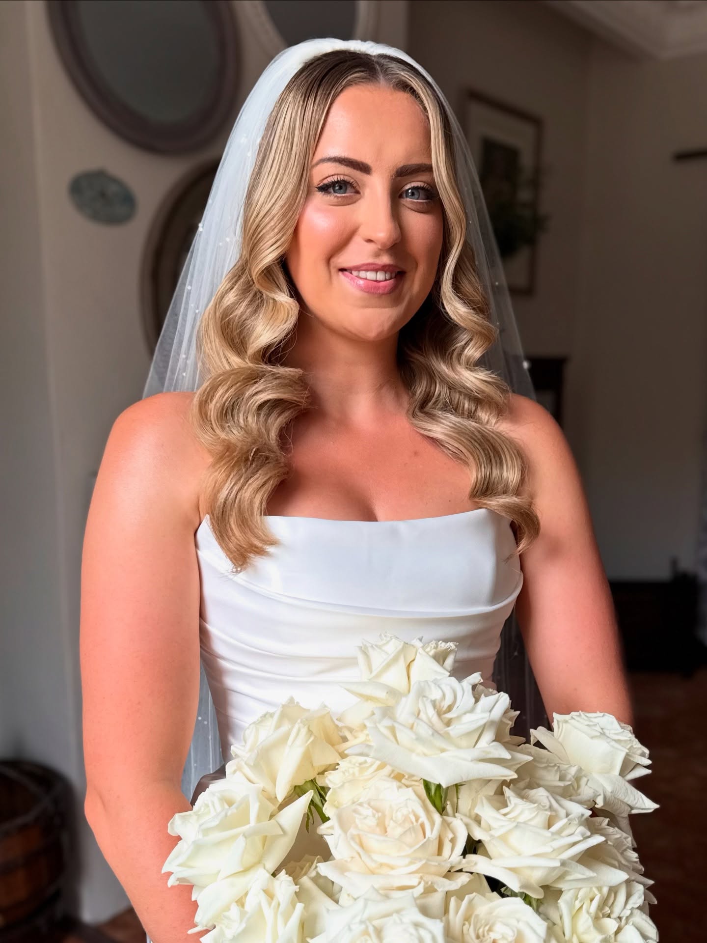 LOUISE👰🏼♀️✨🤍
My beautiful bride louise marrying at the stunning @thecastlewestenhanger 🤍 We tweaked Louises glam to a more subtle liner and wow what a difference it made!! Making this glam so timeless and classic✨✨
Hair: @hairbylucie_
Venue: @thecastlewestenhanger
Flowers: @allyouneedweddingstyling
#modernbrides #kentmakeupartist #kentmua #thecastlewestenhanger #kentweddingsuppliers #glowingbride #timelessbride #bridalglow #kentweddings