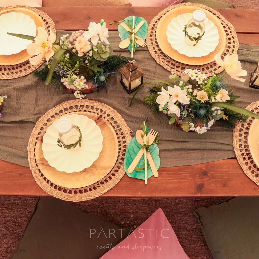 Lovely nature and forest details in this Woodland Bell tent Picnic.
🦋🌿🪻
.
.
.
#fairyparty #woodlandfairies #woodlandparty #woodlandsleepover #intothewoods #dinnerparty #picnicpartyhire #eventstyling #popuppartyhire #birthdaypicnic #luxepicnic #popuppicnic #tablestyling