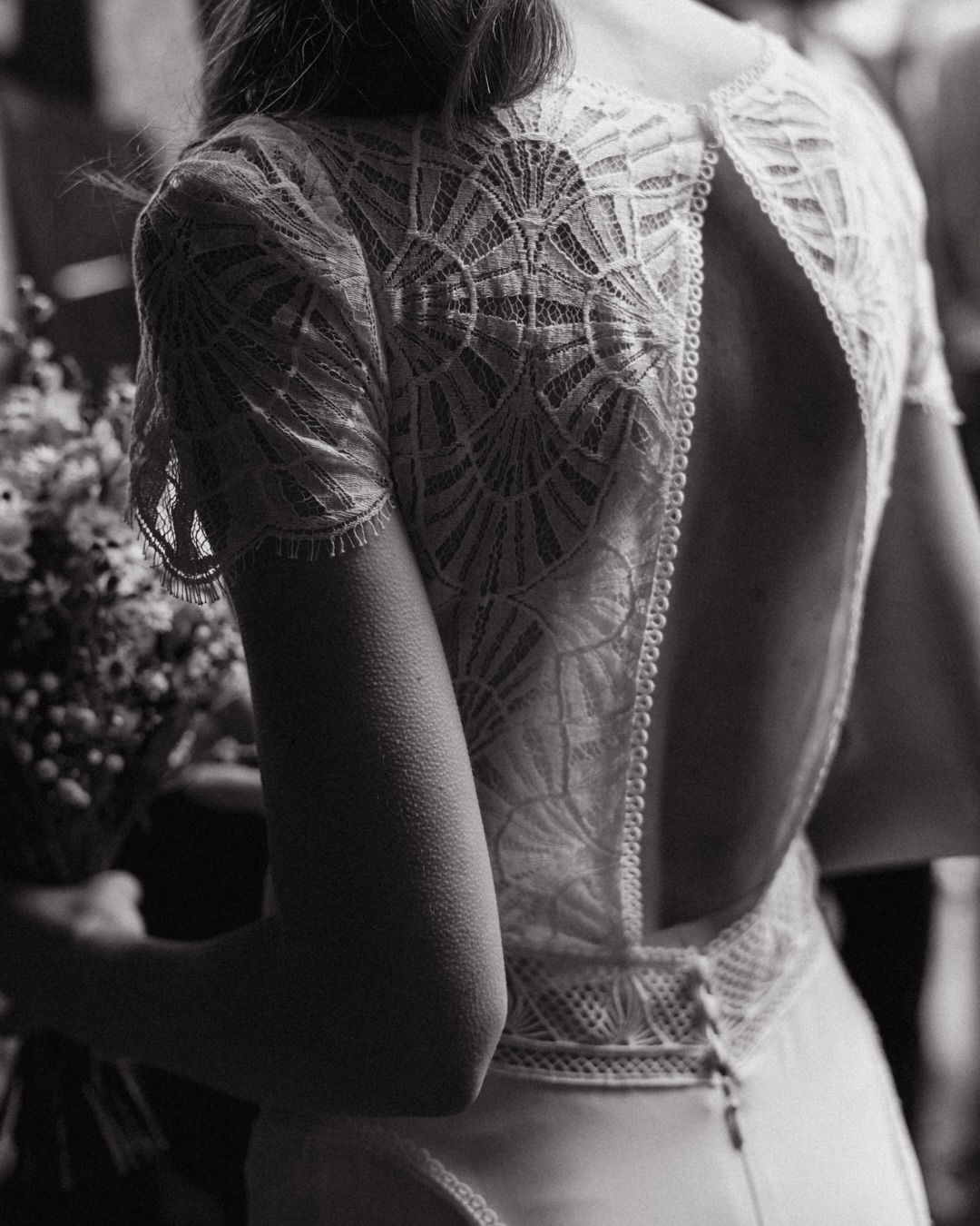 Große Liebe für schwarz/weiß Bilder 🤍
… weil sie so viel zeigen und ausdrücken, ohne laut zu sein. Weil sie Gefühle sichtbar machen, ohne, dass irgendwas ablenkt.
Und genau das liebe ich. 🎞️
#hochzeitsfotografie #hochzeitsfotos #weddingshoot #realwedding #emotions #standesamtköln #hochzeitsplanung