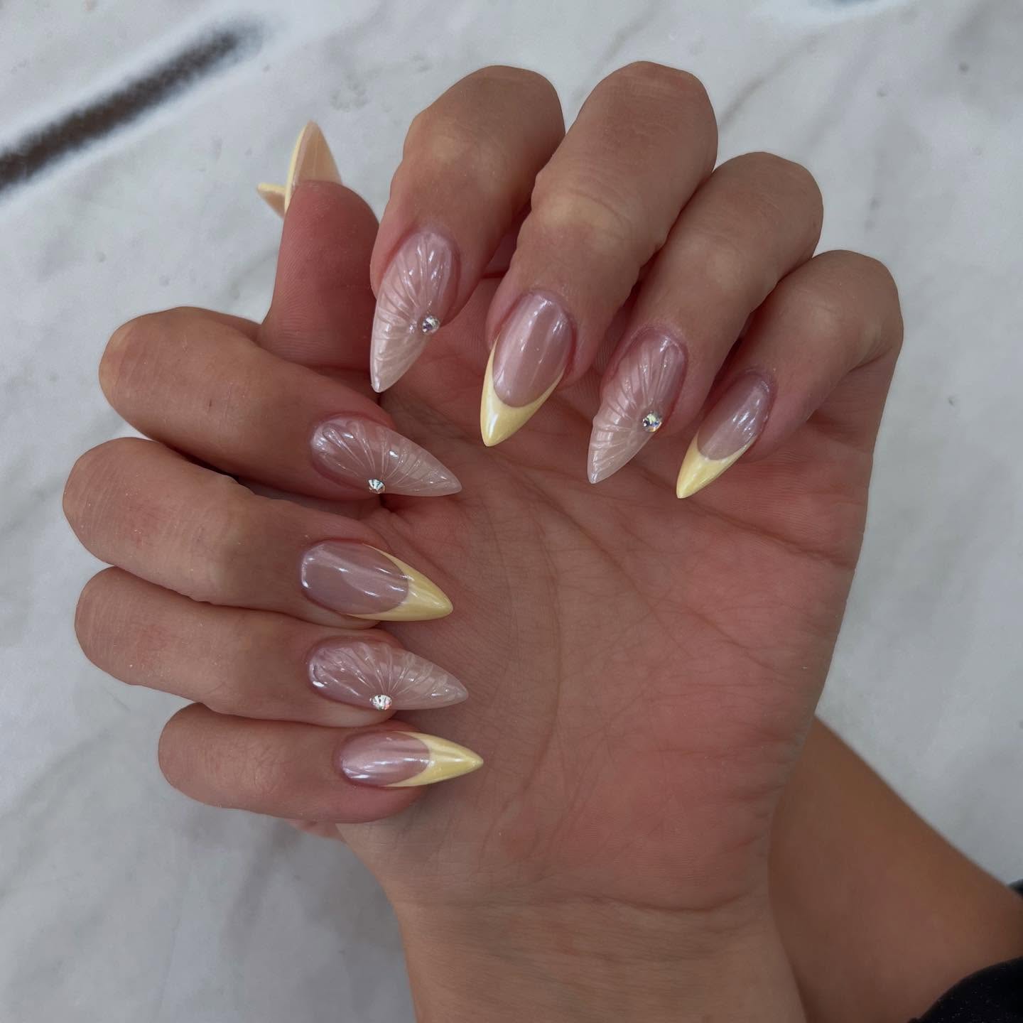 Back on your feed with a fresh summer set & vibes 💛
Starting off with the butter yellow 🧈✨