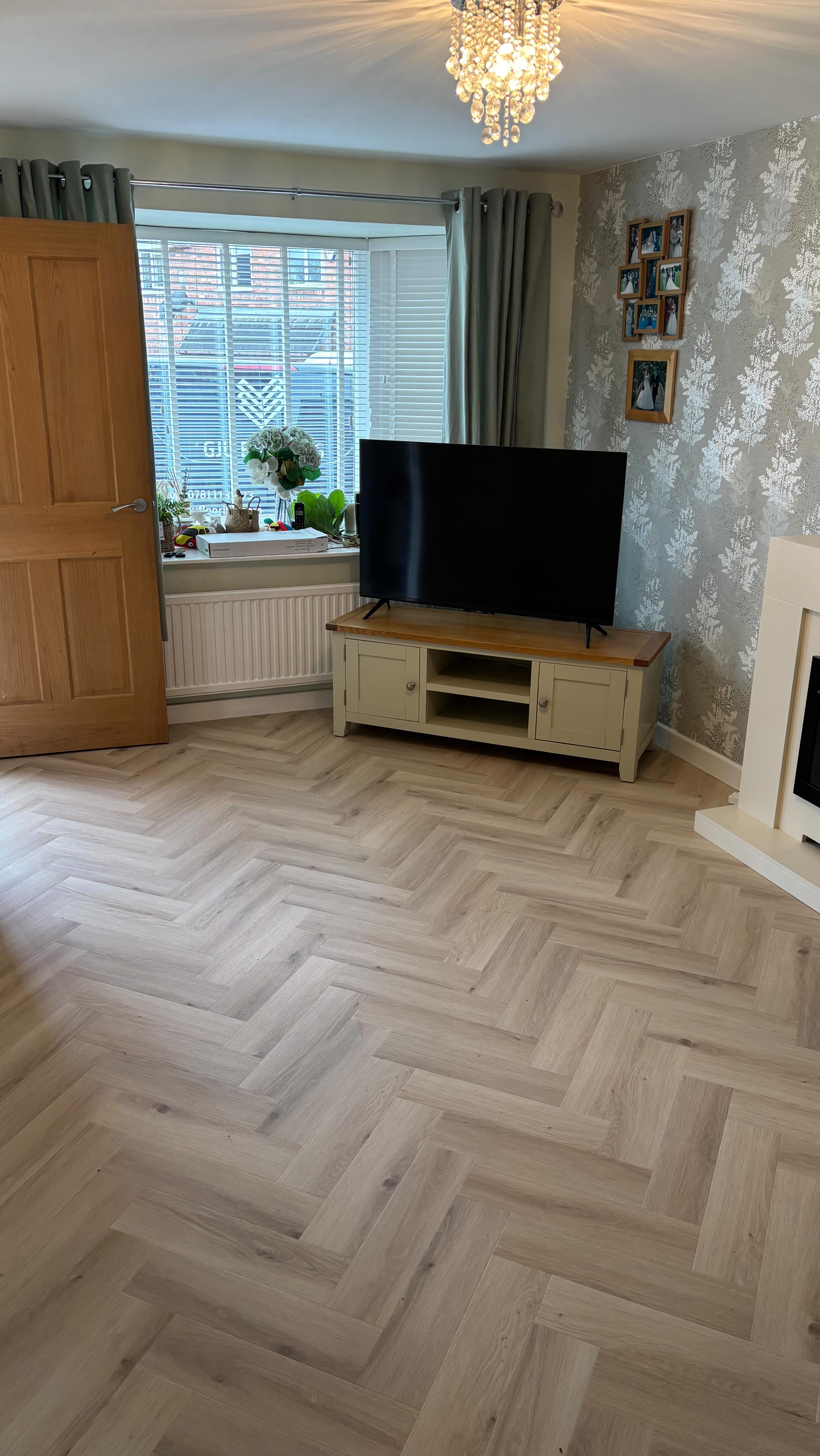Really pleased with the outcome of this project the first time using the Adamis range from @associatedweavers. Plyed, feathered then fitted in Herringbone style throughout. ππ»ππ»ππ»
#manchesterhomerenovation #manchesterfloorlayers #manchesterlvtfloor #parquetflooring #herringbone #hallwayflooringideas #karndeandesign #manchesterkitchenfitter #manchesterfloorfitter #karndeanflooringmanchester #invictuslvt #associatedweavers