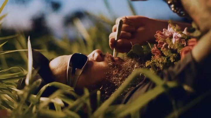 Estamos felices y orgullosos!🔥
Renovatio Films, junto con @vecoveco y @grupowe es parte de la producción audiovisual del nuevo mejor disco de @kchiporros y no podemos estar más agradecidos por formar parte de este viaje artístico tan potente. 9 videos en tiempo récord.
Gracias a todo el equipo que hizo esto posible y a la banda por confiar en nosotros para contar su historia con imágenes.
Director: @pietroscappini @vecoveco
DF: @pietroscappini
Productor ejecutiva: @mauridu
AD: @ximezarratea
Jefatura de produccion: @cami_bachem
Asistentes de produccion: @gicoronelp @aledu28 @araviverosv
Jefe de Casting: @lilyseiferheld
Jefe de Vestuario: @camiorue @dislexiasevera
Maquillaje: @lauvera_makeup
Directora de arte: @montsecuevas
Asistente de arte: @martinezali
Realizador: @jonnymedina8083 @x_xalanmedina
Camara:
AC: @andresmasi
2da AC: @agostinaardnz
Tecnica:
Gaffer: David Acosta
Key grip: @rolan_acosta
Electrico: @ocamposrobertomanuel
Actores:
Raul Vysokolan @raulitopk
Paola Oviedo @paulieen
Santiago Encina
Pedro Erico Rivas
Santiago el Tio
Post:
Montaje: @vecoveco @ternura.films
Color: Pietro Scappini
Agradecimientos:
Chelo Scappini / Lotes Rafael de Jesus
Locaciones: Celso Correa Peña Bananal // Mario Rivas ‘’Pirata Burger’’
Atyra, Cordillera, Paraguay
Abril / Mayo 2025
¡Esto recién empieza! 🎬🎶
#Kchiporros #RenovatioFilms #NuevoDisco #OrgulloParaguayo #TodoElMundoEstaKaliente 🔥🔥🔥🔥🔥🔥🔥🔥🔥🔥🔥🔥🔥