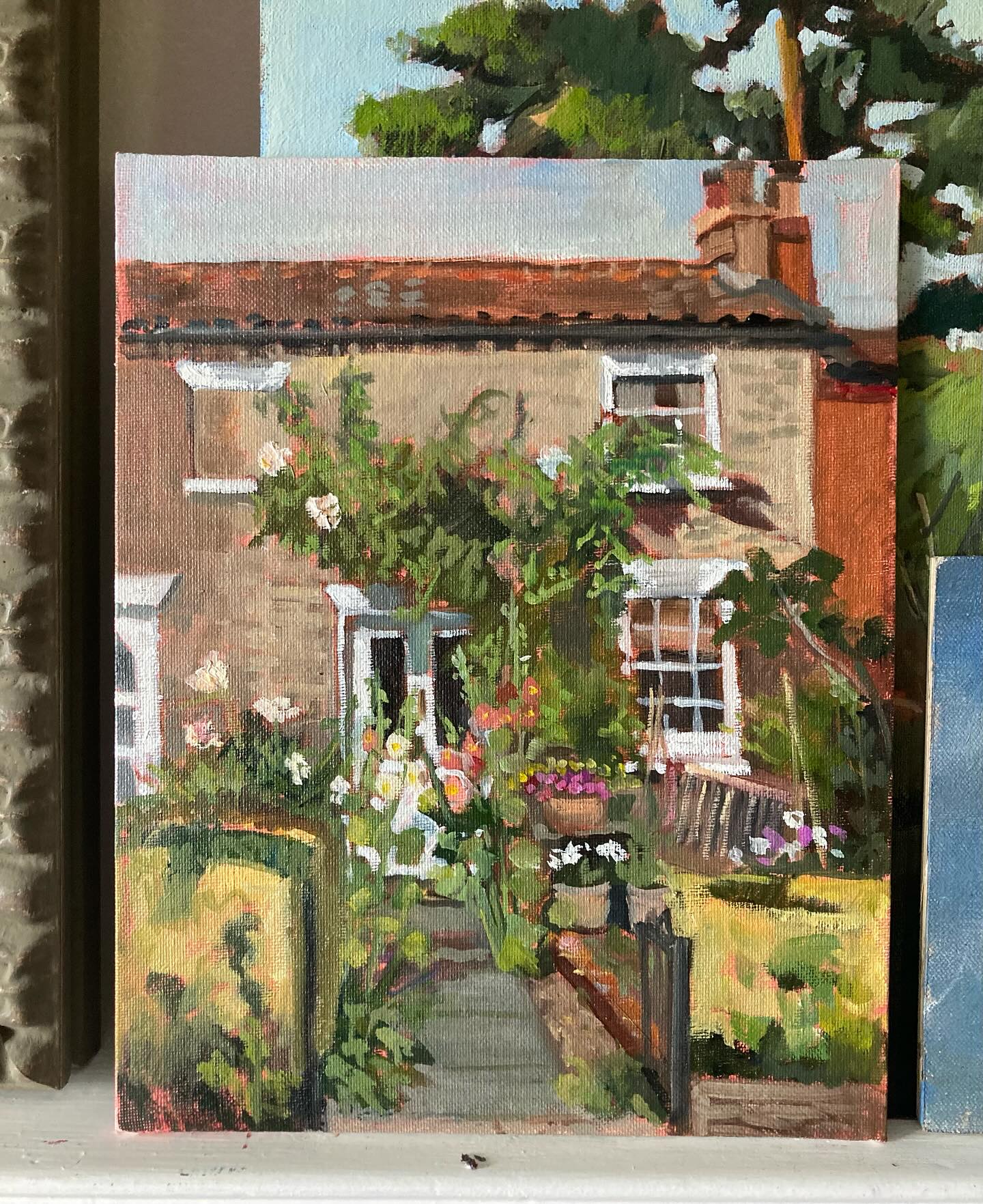 Out and about painting again this week. This sweet little cottage is a couple of doors down from me. It looked lovely in the sunshine and my neighbour’s garden is looking lovely too. A bit of a busy place to paint though and many people came to talk to me which was lovely but difficult for my concentration and confidence!
#housepainting #oilpainting #pleinair #pleinairpainter #woodbridge #suffolkcottage #woodbridgecottage #suffolkpainter #suffolkpaintings #englishcottage #oilpainter #paintingoutside