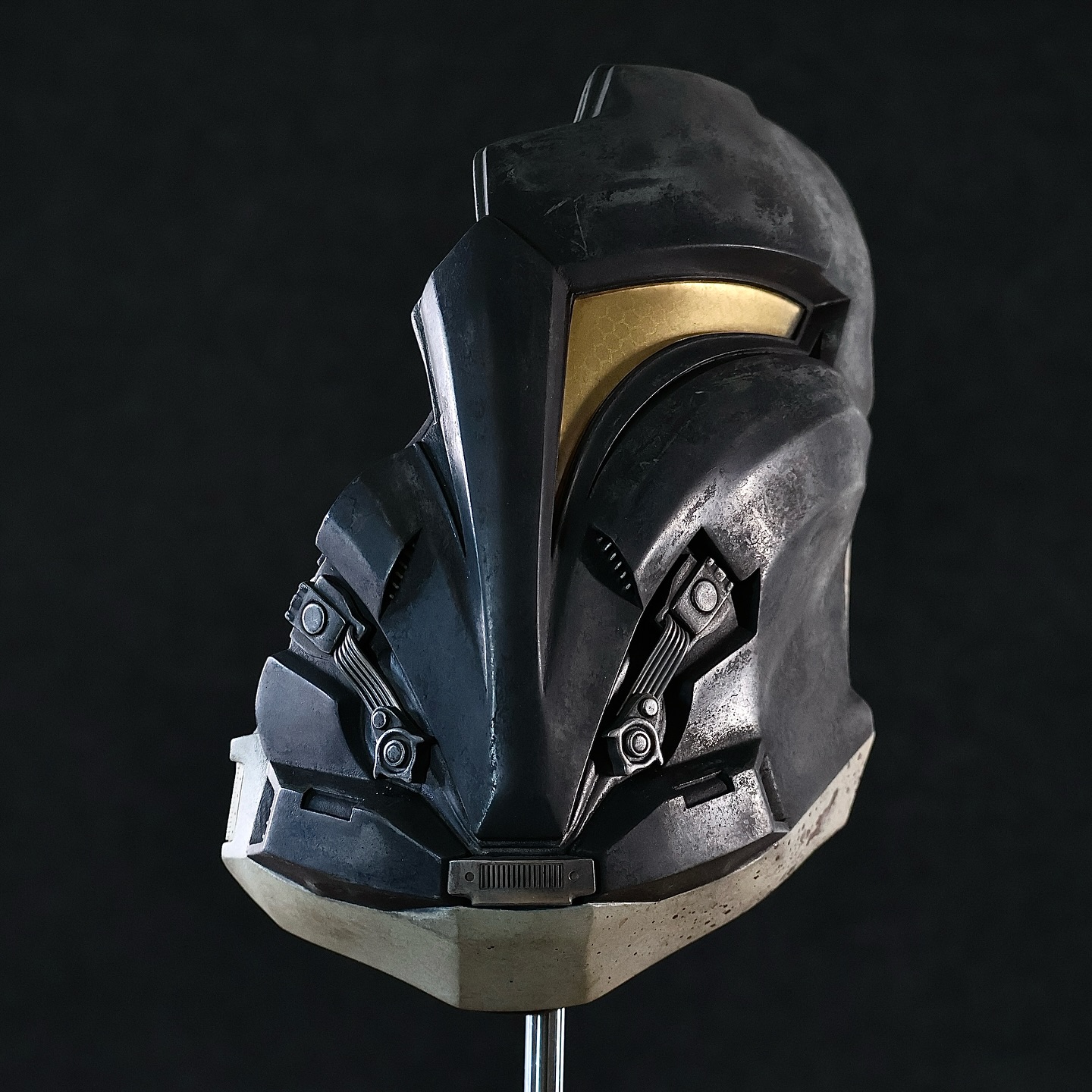 Arcann from Star Wars the Old Republic. Mask is cast from a mold using Model-Pro Black resin by @specialtyresins. The visor was printed on the Form 3 in Clear V4 resin, polished and spray painted from the inside; the honeycomb pattern was done with a stencil using two different shades of gold paint. The metallic greeblies are cold cast using aluminum powder. The main faded black colour of the mask is actually just raw Model-Pro Black resin sanded and polished, then weathered with acetone and some mild abrasion; I used a little bit of Army Painter washes to add some additional grime. This mask will live on display in my home, as after years of making these I still don’t have one for myself. Thanks for looking! #mynocksden #starwars #swtor