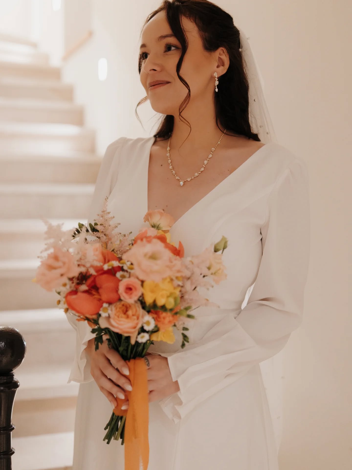 🌸 L & O 🌸
17.05.2025
Une mariée douce et pétillante ✨️
Lieu : @chateau_bois_darlene
Photographe : @noelyne_photographie
Fleuriste : @melaine.bois.fleuri
Mariée : @leaafouquepichot
#fleuriste #flowers #fleuristeevenementiel #frenchweddings #flowerlovers #fleursmariage #flowerscolors #mariage #mariagecoloré #mariageenprovence #wedding #weddingbouquet #weddingprovence #weddingcolors #weddingsouthoffrance #bride #bridalbouquet #bouquetofflowers #bouquetdemariee #bouquetdemariéecoloré