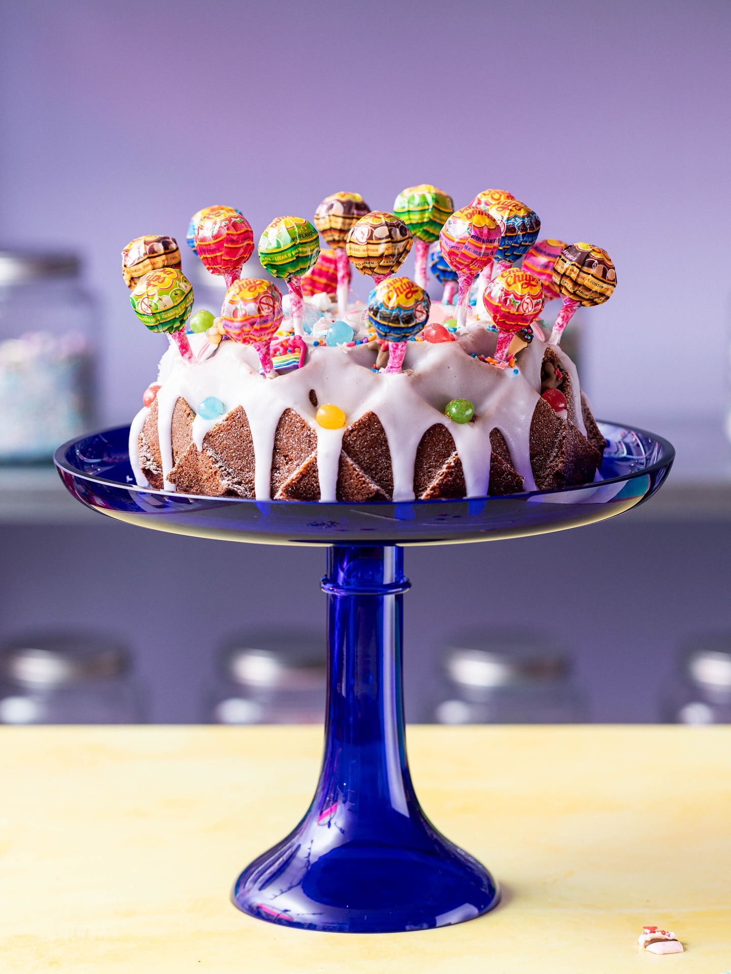 🍭🍬🍭🍬🍭
Un bundt cake à la vanille, moelleux juste comme on aime, décoré de sucettes pour un anniversaire plein de douceur et de couleurs ! 🍭✨
#anniversaire #anniversaireenfant #happybirthday #anniversairegourmand #sucette #lolipops #chupachups #bundt #bundtcake #bundtcakesofinstagram #🍭