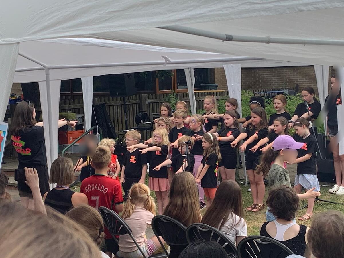 We’ve had a fabulous day at Headingley Youth Music Festival! All the children performed wonderfully. Well done to every performer & everyone involved in making such a great day happen 🎶
#leeds #singing #performingarts #onestepahead #choir #musicaltheatre #music #musictheatre