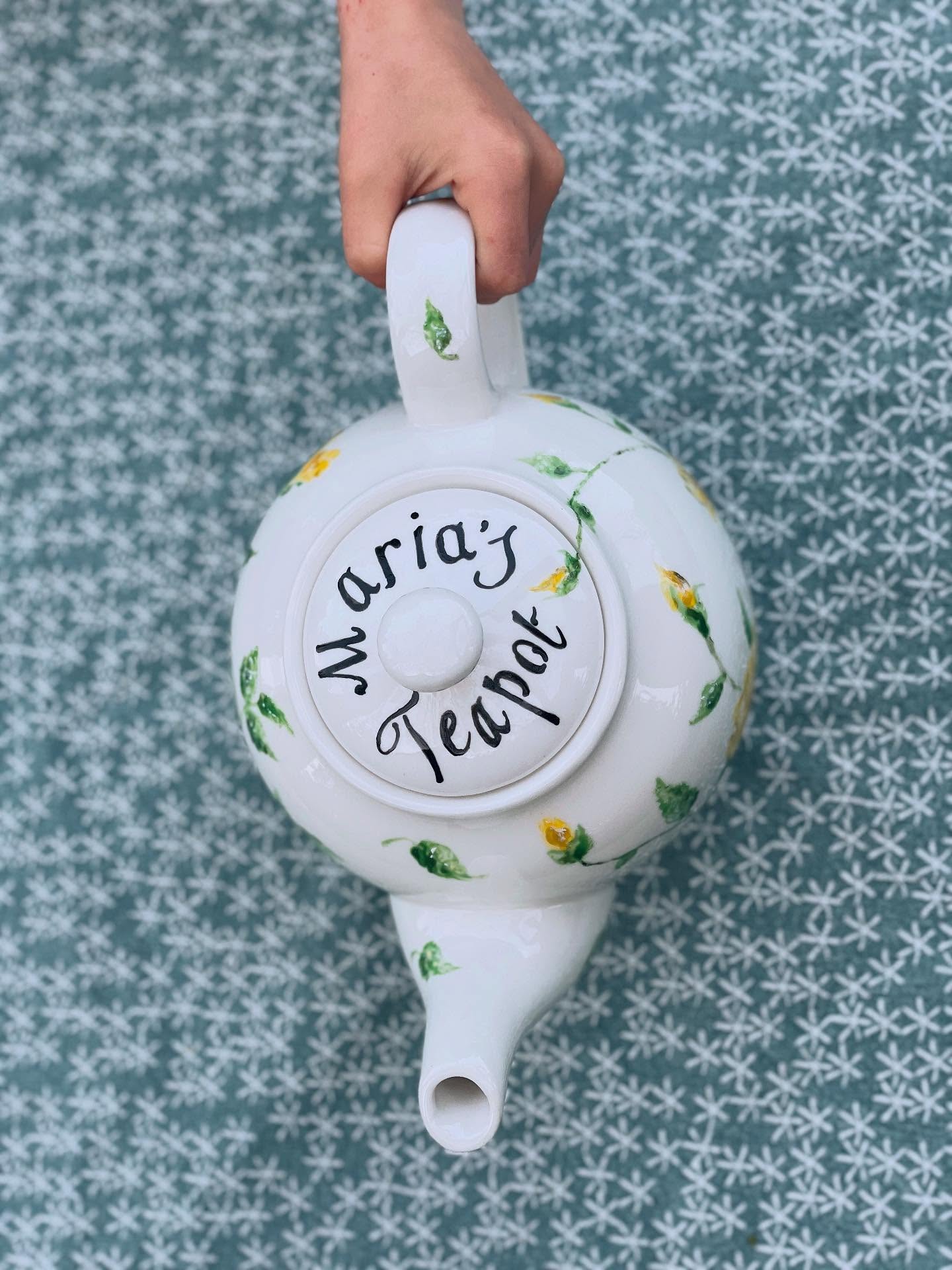 Tea with Maria
.
#countrysideartist #teapots #countryliving #countrylife #yellowroses #countryart #originalart #inspiredbynature #countrydecor #countryhomesandinteriors #countrygarden #art #illustration #wildlifeart #animalart #prints #cards #greetingscards #artiststudio #countryside #farmlife #houseinthecountry #illustrator #artist #countryhome #painting #watercolours