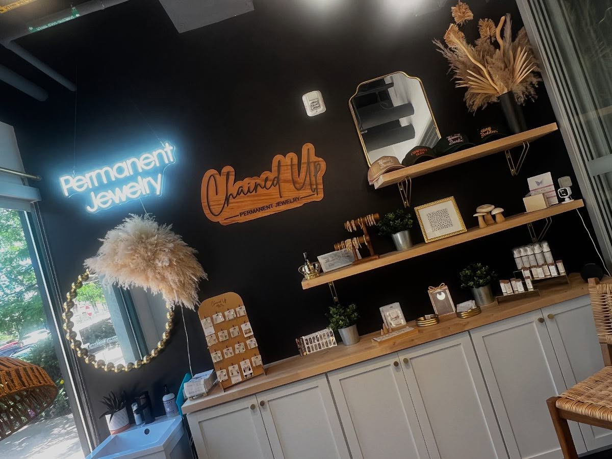 Happy ONE year to our Boulder store! So grateful for the opportunity and all the clients that trust us!!
#bossbabes #bossbabesquad #momjob #permanentjewelry #permanentjewelryexperience #permanentjewelrytraining #erieco #boulderco #lafayetteco #coloradobridalshow #coloradobrides #girlsnight #denverco #weldedbracelet #weldedbraceletdenver #denvercolorado #bouldercolorado #goldilledjewelry #14kjewelry #sterlingsilverjewelry