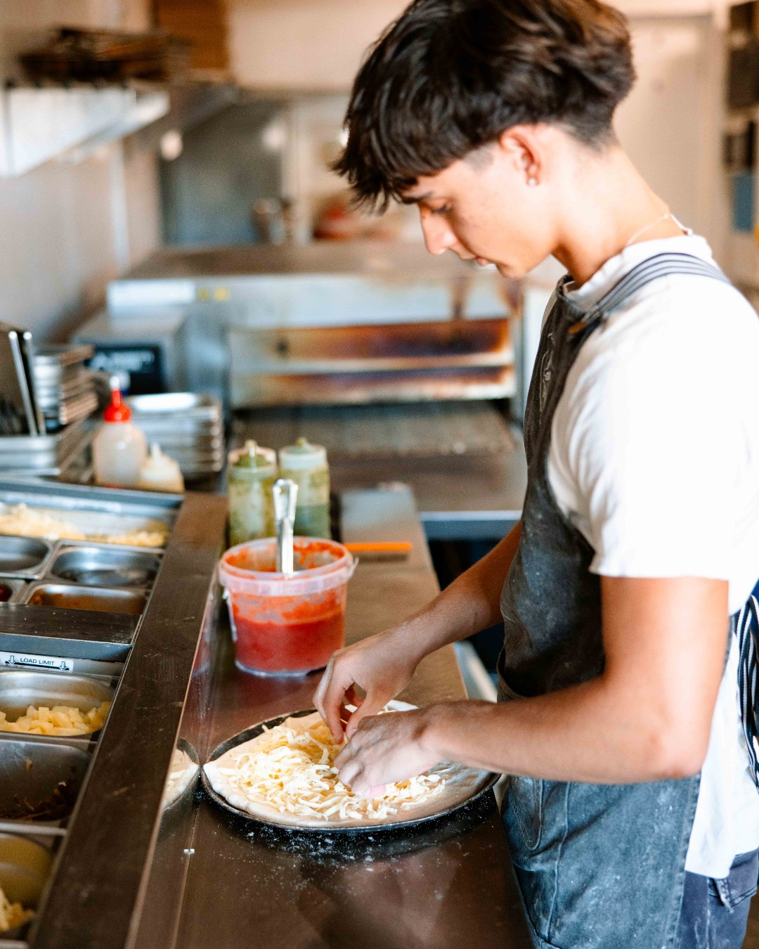 Good things take time, like our dough 🍕 Fermented for 72 hours using a 12-year-old sourdough starter, our base is light, flavourful and easier to digest. It’s pizza, done properly.
#slowdough #perthpizza #pertheats #perthisok #sourdoughpizza