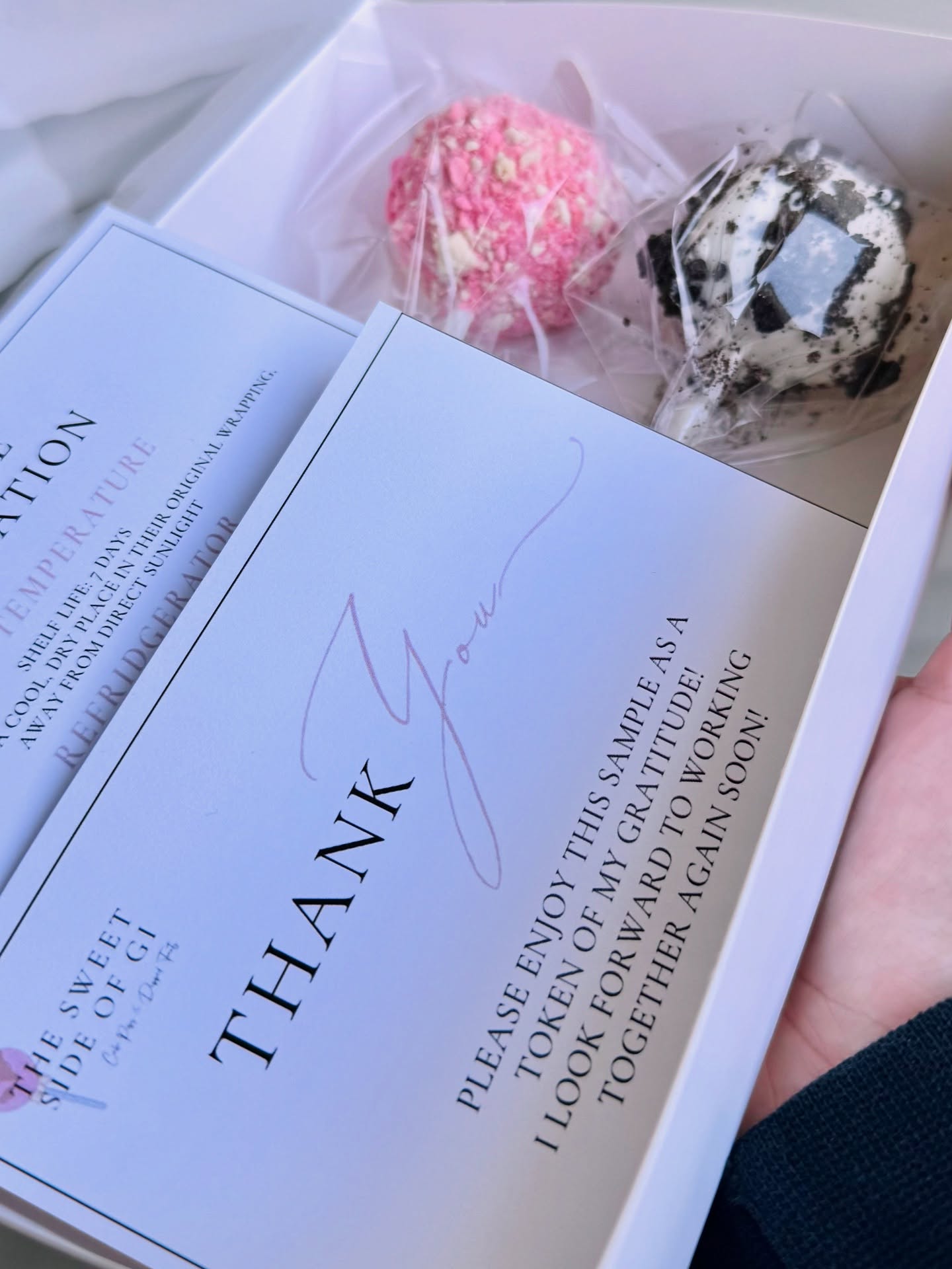 A Sample for Gratitude 🍭🧁🩷
•
•
Place your custom order for specialty flavor cake pops by clicking the link in my bio! 📲
#sweets #cakepop #cakegram #explorepage #desserts