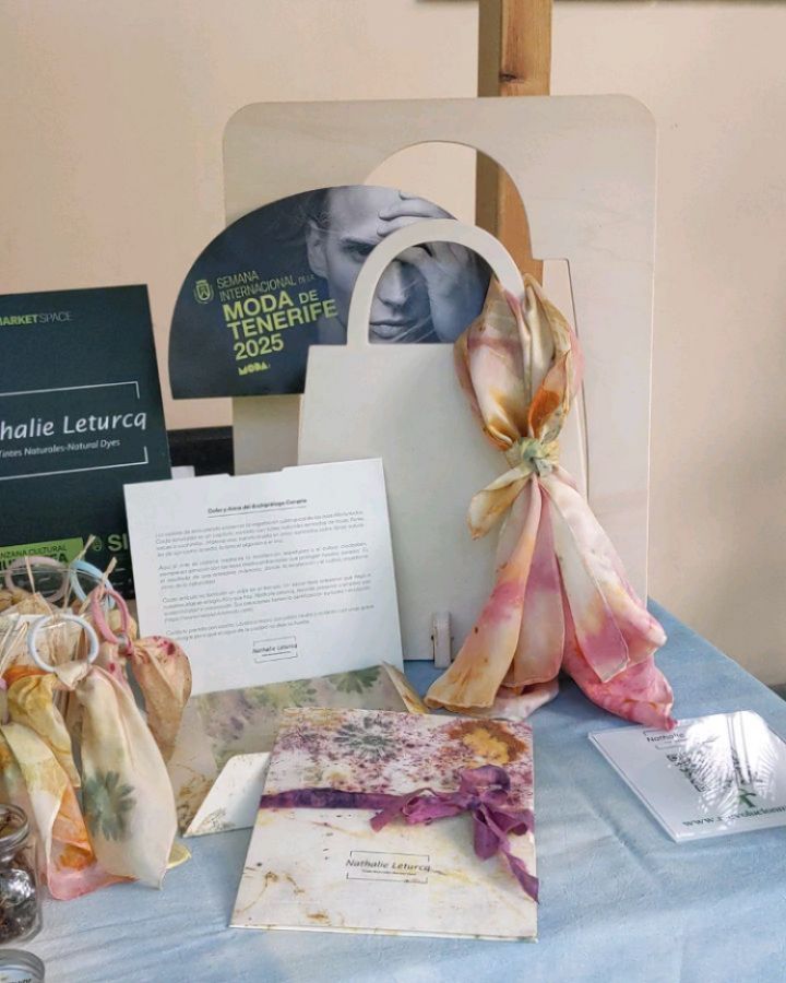 Todo listo para el market de la SIMTE que abrirá sus puertas a las 12h @tenerifemoda @slowfashionnext @artesaniatfe 💚🩷💚🩷