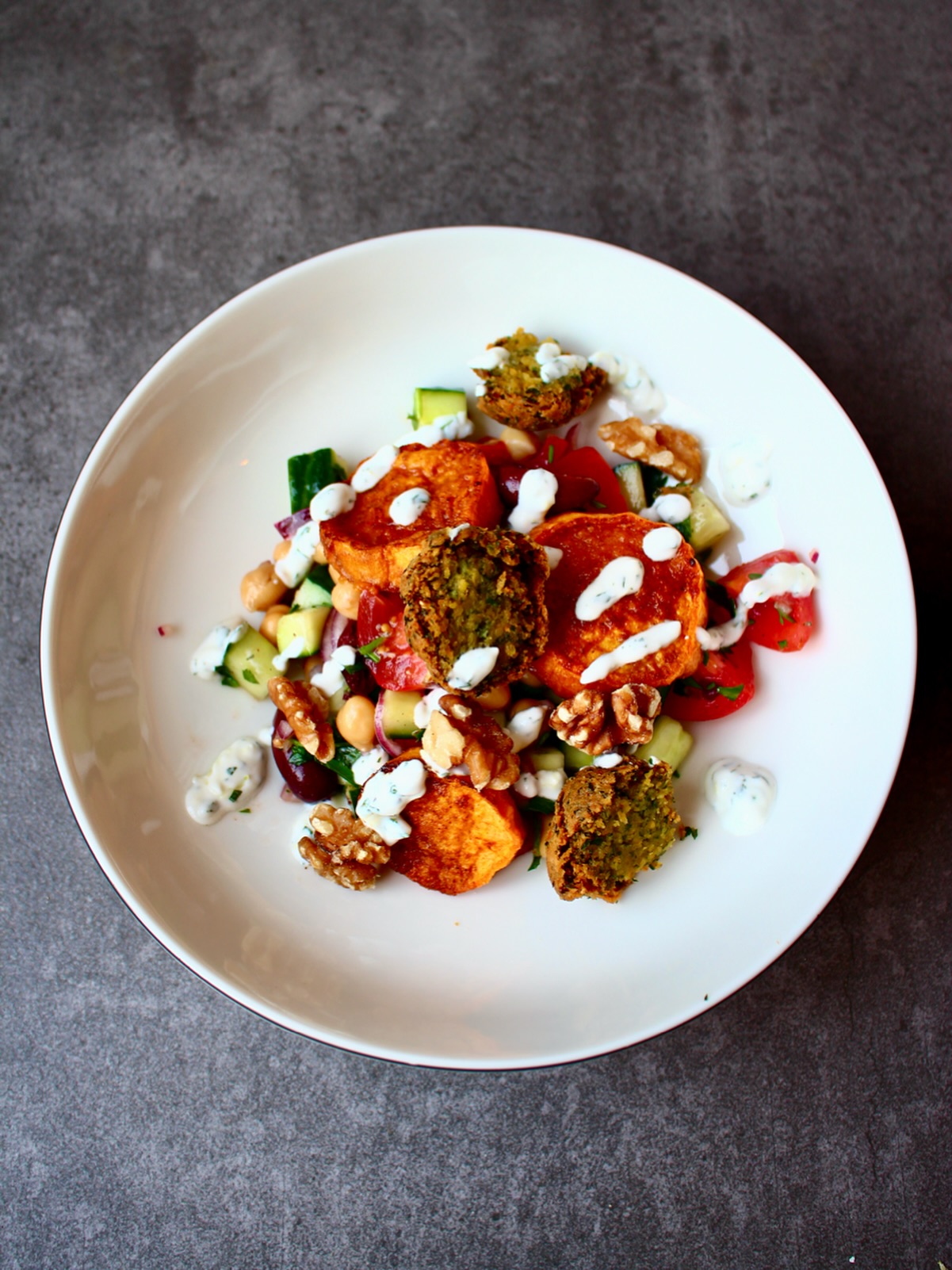 🌱 Vegan Protein Power: Light Chickpea Salad with Crispy-Spiced Falafel & Roasted Sweet Potato 🧆🍠🥗
Fuel your day with flavor, crunch, and plant-based goodness! 💥🌿
#vegetariana #veganblogger #veganfit #chickpeasalad #veganlovers #veganrecepies #vegan #falafel #veganfood #veganlife #veganfoodshare #veganrecipes #veganlifestyle #vegancommunity #veganfoodie #veganpower #veganday #veganstreetfood #veganbowl #veganvibes #veganfoods #veganblog #veganmealprep #plantbasedvegan #veganideas #veganfoodblogger #eatvegan #foodforflexitarians