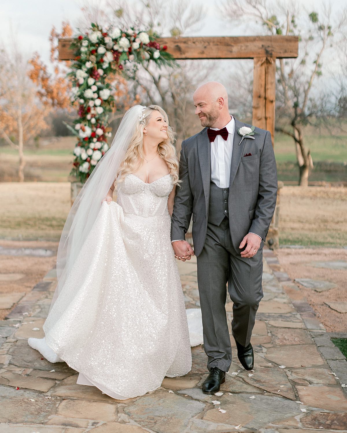 ✨🌹🤍🌿✨
#winterwedding #dentonweddingphotographer #dfwweddingphotographer #dallasweddingphotographer #ftworthweddingphotographer #westernglamwedding