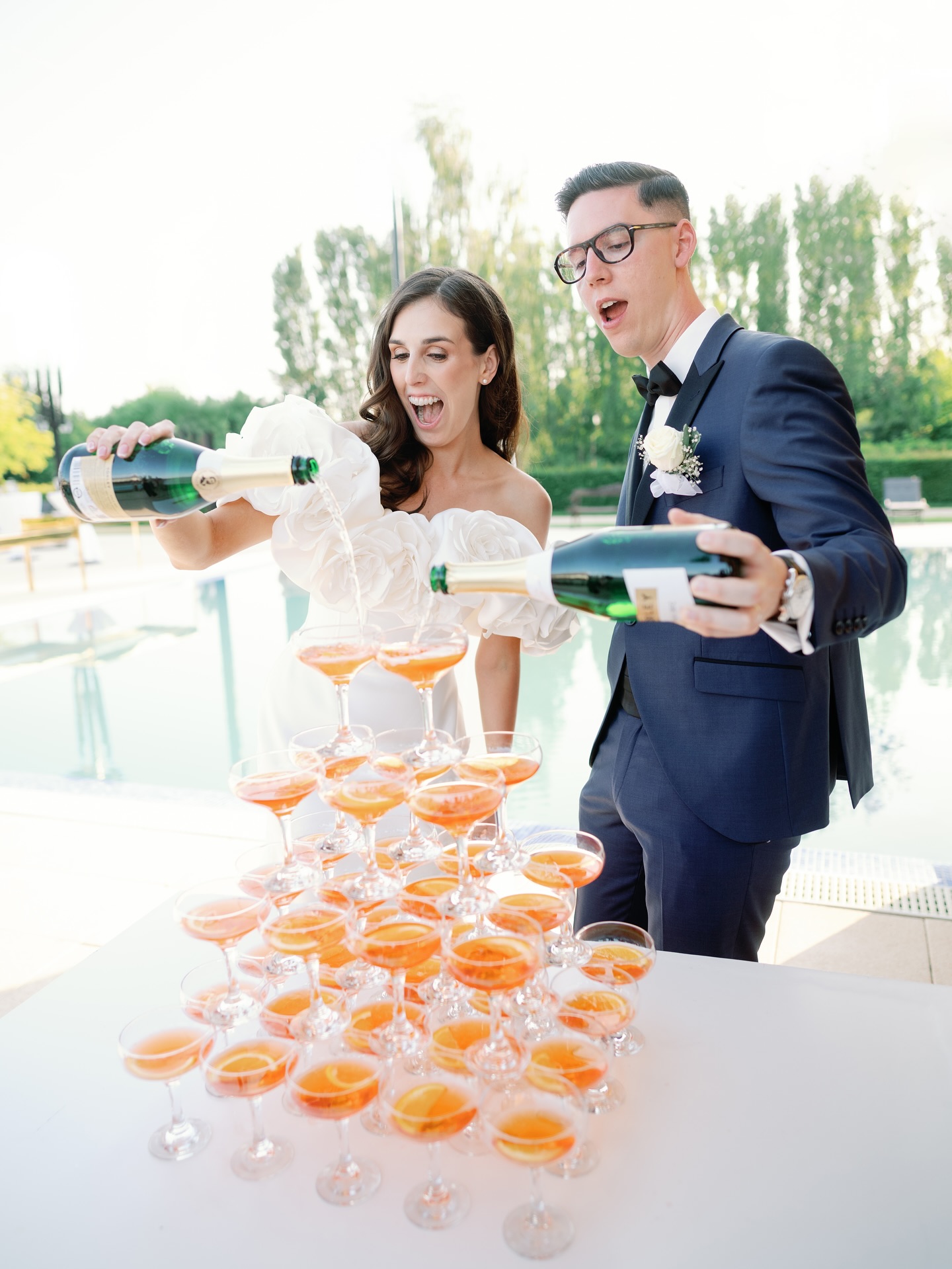 ✨Aperol, amore, and “I do”s!✨
Here’s to *Fruzsi & Dominik*—serving just-married sparkle with a side of spritz. 🍊🧡
#JustHitched #AperolTime #LoveOnTheRocks #weddingplanner
Planner : @angelamonawedding
Photographer: @teodorasimonwedding
Bride: @rapavifruzsina
Venue: @forgachkastely
MC: @pozsar.bence.ceremoniamester
Videographer team: @plusweddingfilms