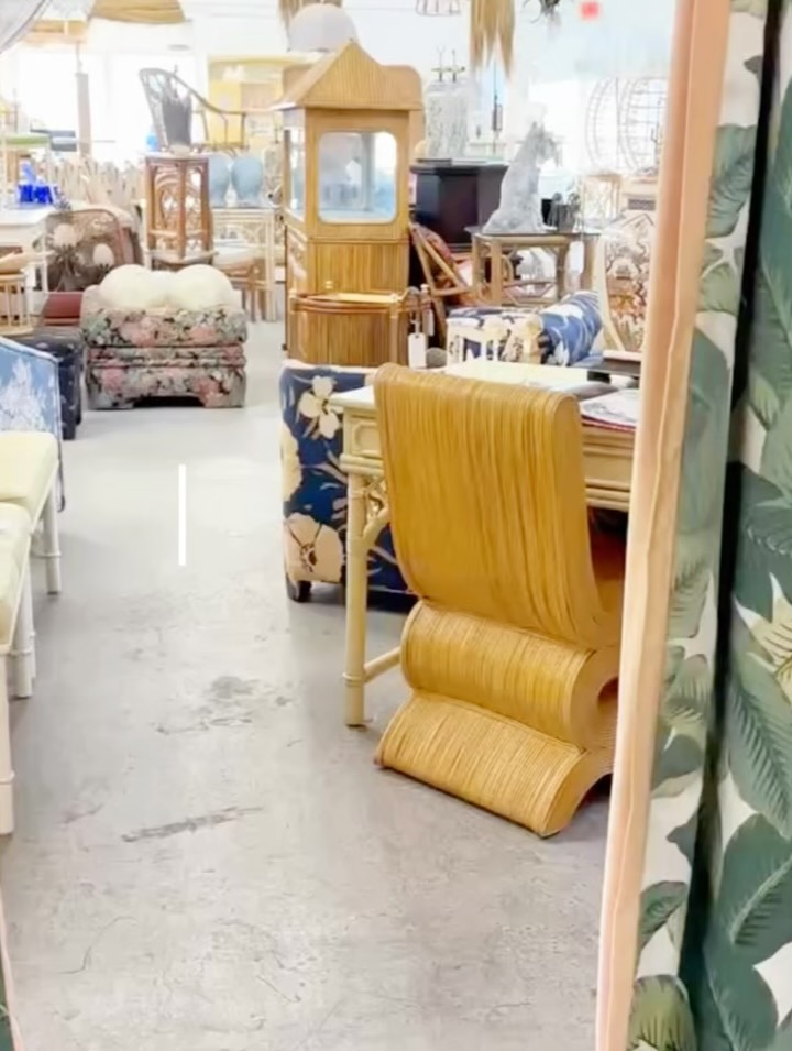 ⛱️Vacation Vibes New Arrivals ⛱️
👉🏼Swipe for today’s Top Six!
⛱️Tortoiseshell Rattan Nightstand⛱️
⛱️Terracotta White Elephant Garden Seat⛱️
⛱️Island Style Round Bamboo Mirror⛱️
⛱️Tortoiseshell Rattan Folding Rattan Bar⛱️
⛱️Pair of Pickled Rattan Snake Chairs⛱️
⛱️Set of Five Woven Rattan Trays⛱️