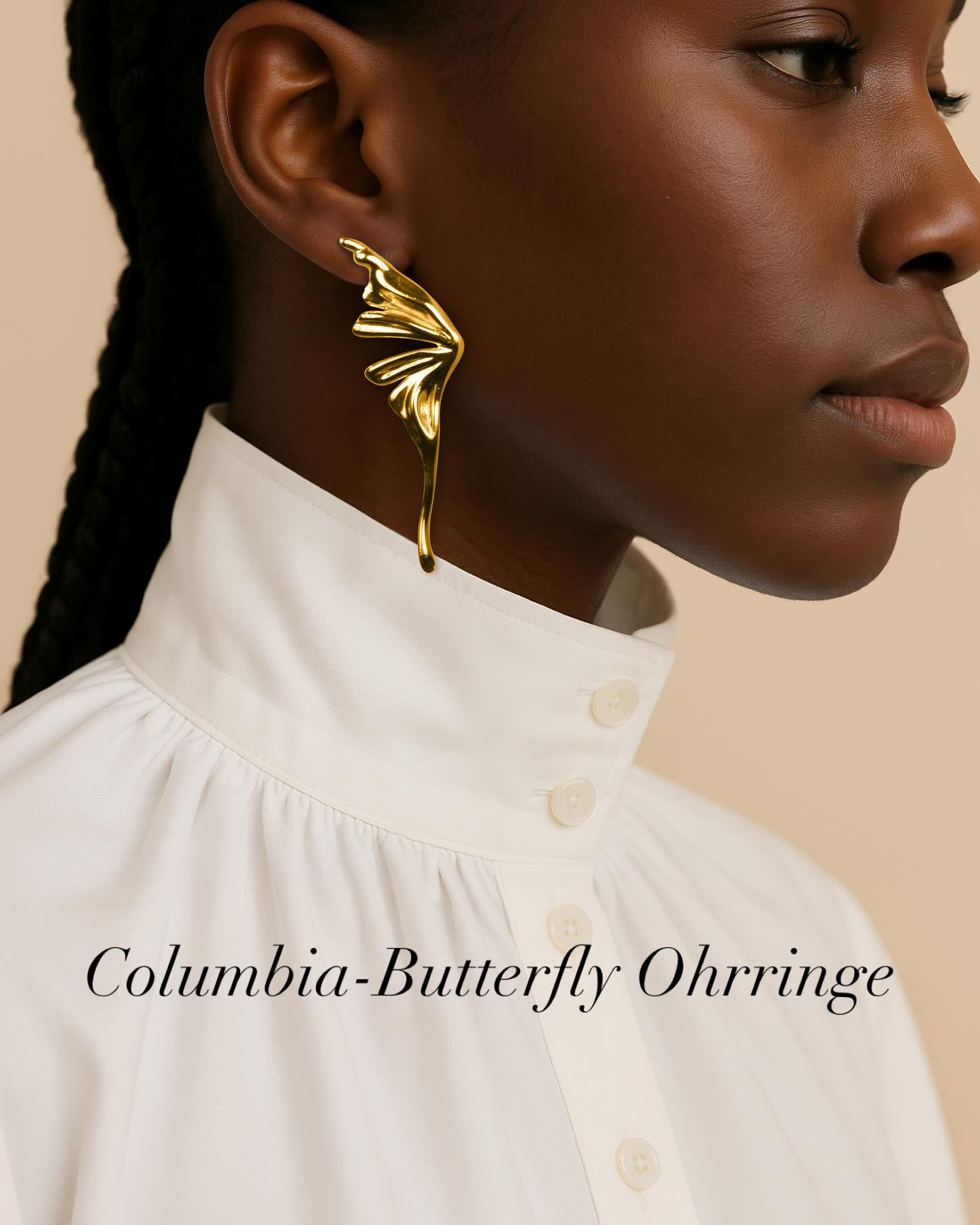 Flügelleicht – Die Kunst des Wandels
Diese abstrakten Schmetterlingsohrringe fangen die Essenz der Verwandlung ein: leicht, frei, voller Anmut. Inspiriert vom zarten Flügelschlag eines Schmetterlings und neu interpretiert in moderner, kunstvoller Form, stehen sie für Wandel, Leichtigkeit und innere Stärke.
Tragen Sie die Freiheit – als Schmuckstück voller Symbolkraft.