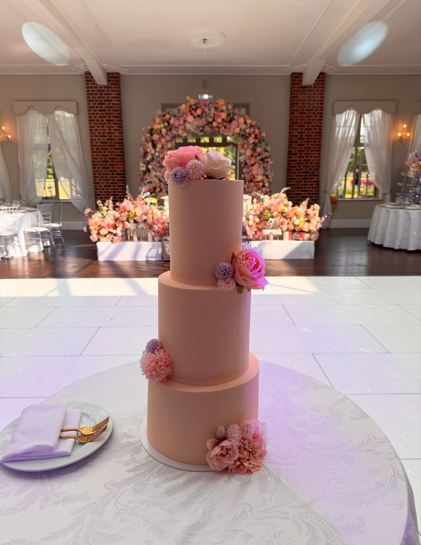 POV: You walk into your wedding this is the view 😍
A beautiful set up at @offleyplace last weekend 💕
While we’re talking weddings, 2025 dates are nearly full, and 2026 is already getting busy. If you’re thinking about booking, now’s the time.
📩 Drop me a message and we’ll get you sorted.