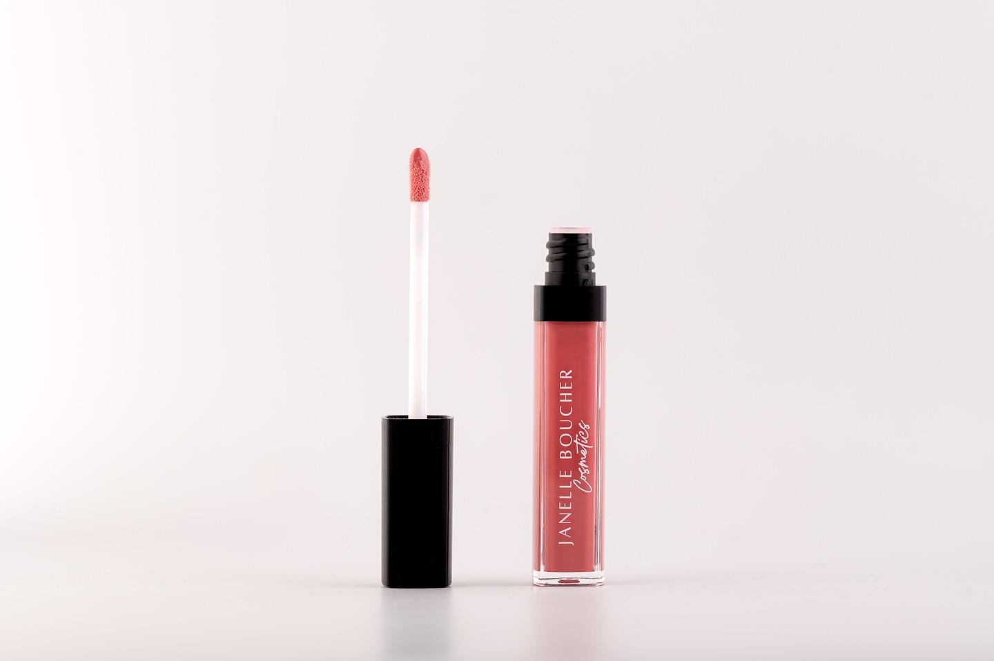 Meet Tickled Pink lip gloss! 💕 This soft, romantic shade brings just the right amount of shine and color. It’s the kind of gloss that makes you feel instantly polished—whether you’re heading out for coffee, date night, or just want a little boost. Comfortable, non-sticky, and ultra-glowy, Tickled Pink is your new go-to for everyday 💕 Shop now! Link in bio 😉
📸 @sebduperphoto
#JBcosmetics #pinkgloss #perfectlipgloss #ottawasmallbusiness #makeupartist #ottawamakeup