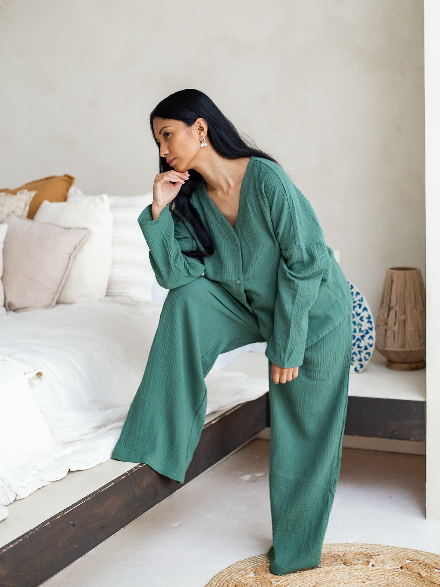 The theme for this brand shoot was: Clean and relaxed aesthetic šø
90% natural light from the massive windows in the studio and 10% artificial light. The goal was to keep things very minimal.
We like to think we nailed it!
For your next brand launch, weāre here to bring your creative vision to life. Weād also work with you to develop this vision. Send us a DM or š©