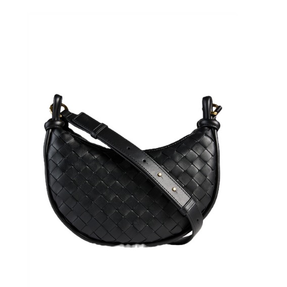 Elevate Your Everyday with Bottega Veneta ✨
Meet the ultimate statement piece: the Bottega Veneta Gemelli Intrecciato Leather Messenger Bag—where iconic Italian craftsmanship meets modern versatility.
Original Price: S$4,387.00
Sale Price: S$3,509.60
Made in Italy
Brand New & 100% Authentic—direct from official boutiques, with original packaging for your peace of mind.
Why We Love It:
Signature Intrecciato woven leather
Sleek black finish with brass hardware
Crescent compartments & adjustable strap for style and comfort
Zipper closure keeps your essentials secure
Perfect proportions: 26cm (W) x 15cm (H) x 8cm (D), strap 48cm
Upgrade your collection with this runway-ready icon
.
Shop now—luxury has never been more within reach.
#bottegaveneta #intrecciato #luxurybag #baggoals #ShopLuxport