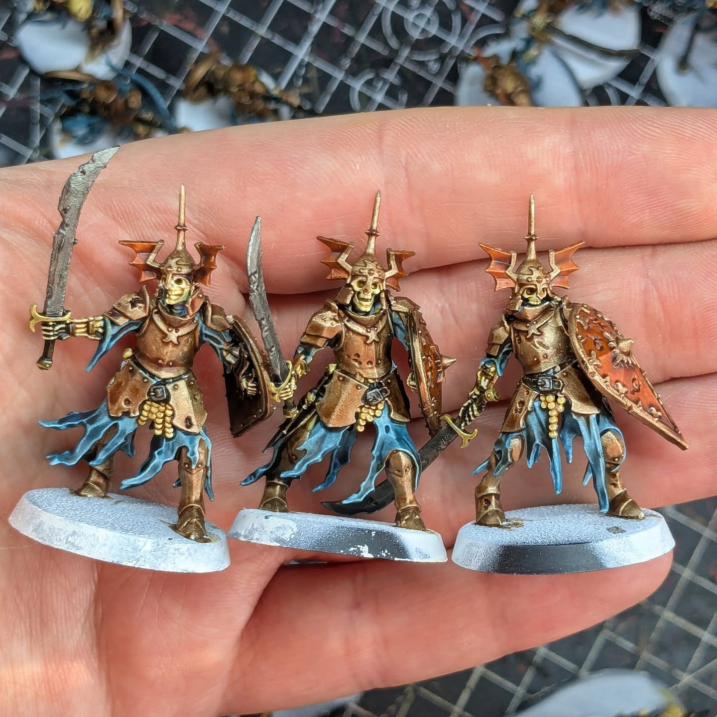 Last bit of painting work done before I temporarily return the brush for the bass and head out on tour. If you happen to be going to see Electric Six over the next few weeks, then you might be lucky enough to see me too
#warhammer #warhammerofficial #warhammerageofsigmar #warhammerfantasy #warhammercommunity #soulblightgravelords #barrowguard #paintingwarhammer #paintingminiatures #miniatureart #gamesworkshop #citadelpaints #citadelminiatures