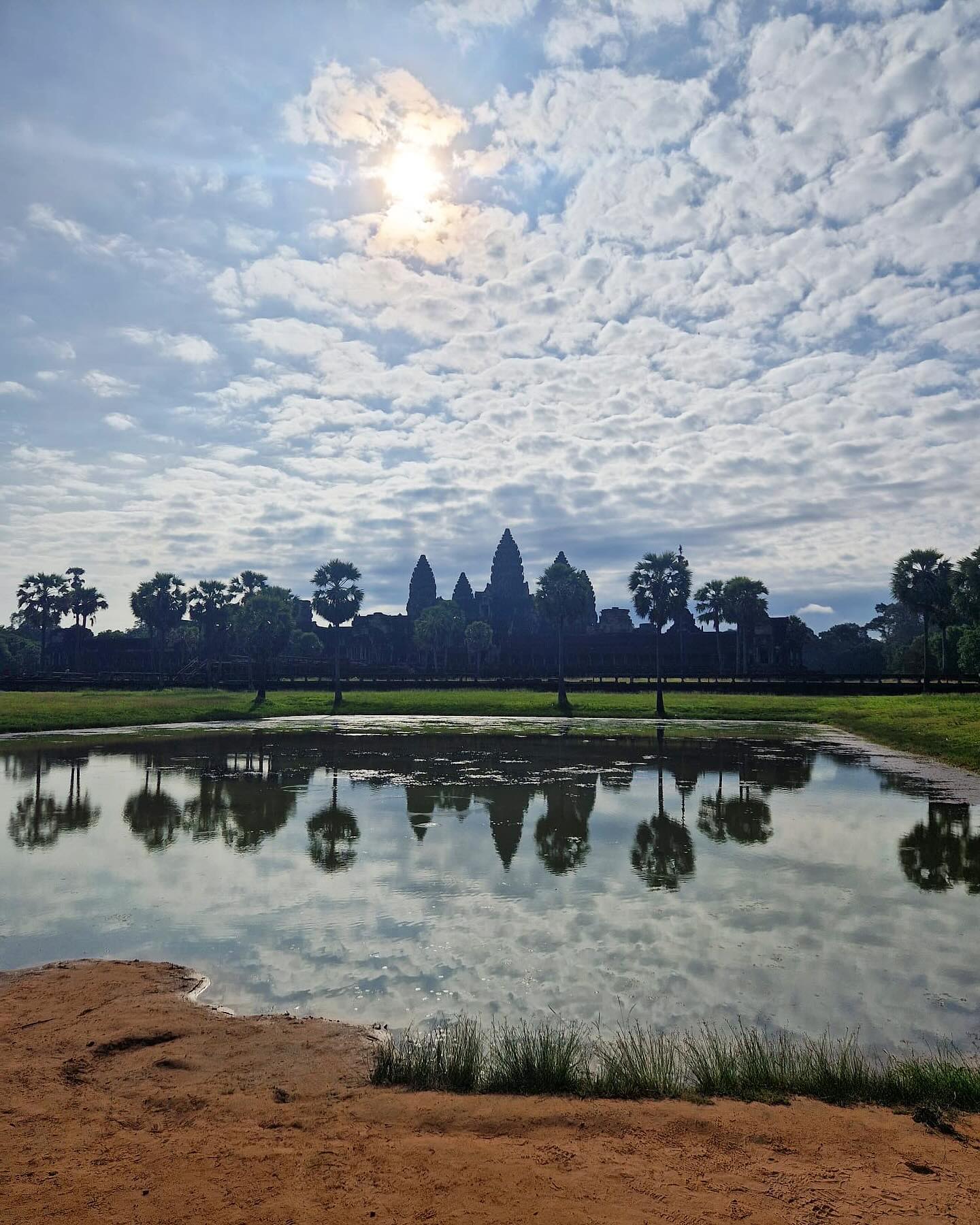 This is an absolute MUST SEE if you are visiting Siem Reap, Cambodia.
Angkor Wat isn’t just an architectural marvel; it’s a testament to ancient precision and advanced engineering. One of its most fascinating design elements is its astronomical alignment.
During the spring equinox, the sun rises with striking accuracy directly over the temples central tower when viewed from the main entrance. This sophisticated integration of architecture and celestial mechanics highlights the profound knowledge of the Khmer civilisation.
#angkorwat#cambodiatravel#cambodia#architecture#traveling#cultureday#turastales#backpackers#siemreapcambodia