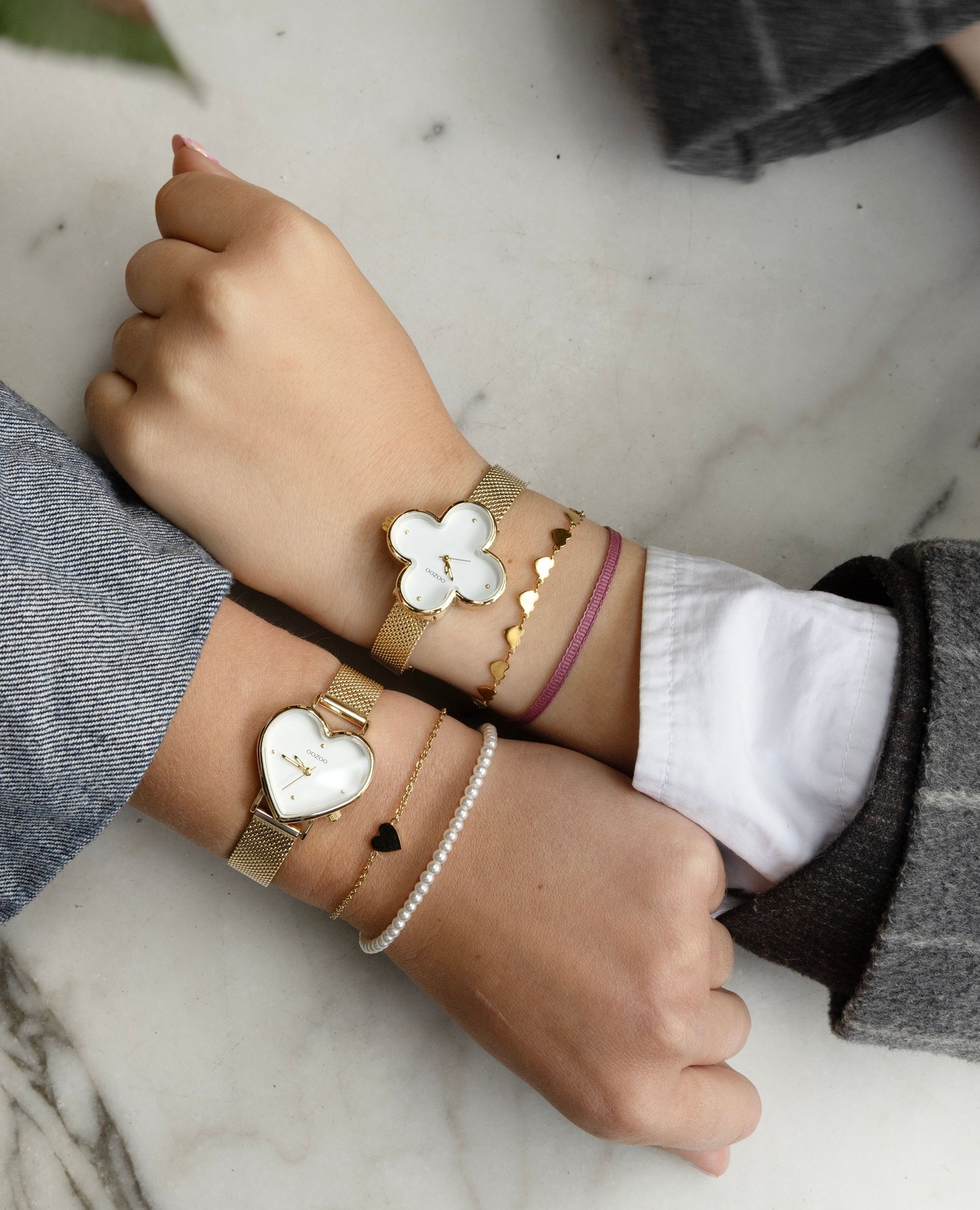 Summer blooms & golden beams 🌸🌞 Delicate details that glow��
