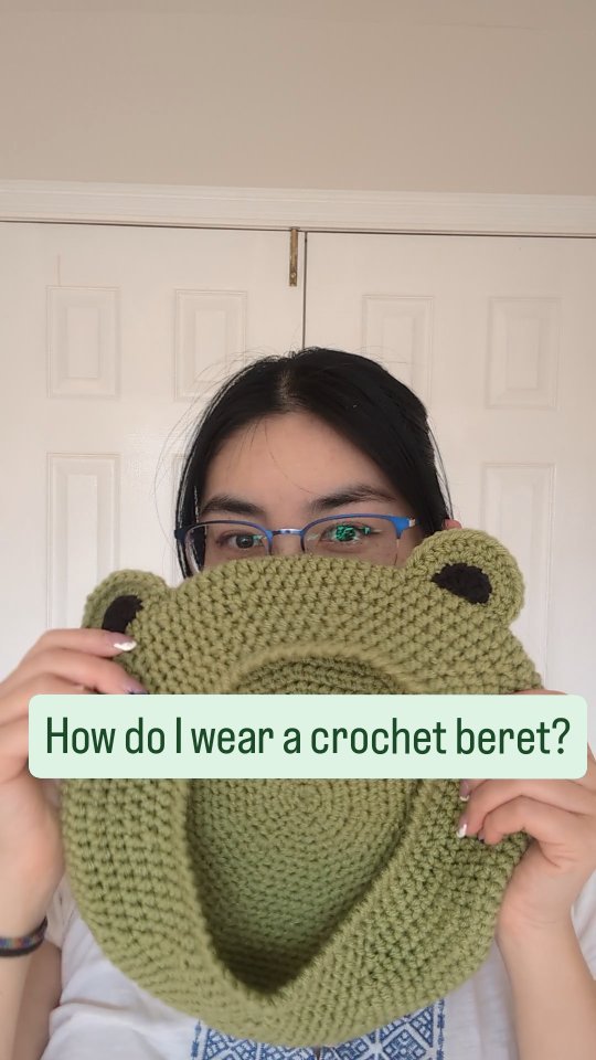 How do I like to wear a crochet beret? Let me show you with a quick tutorial!
#crochetberet #howtowearit