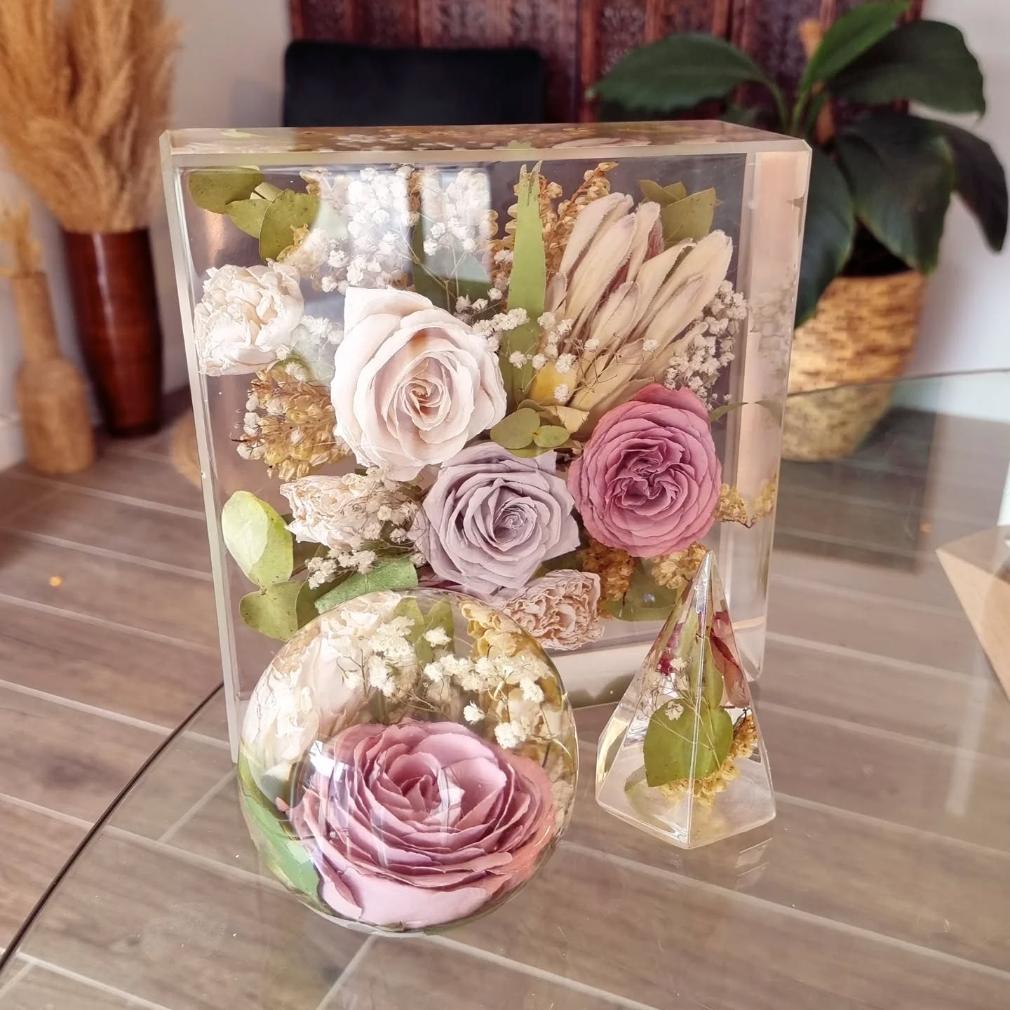 Samantha chose our 'Trio Set' to display her beautiful blooms in. It was the perfect choice 💗✨️
One of our most popular keepsake sets, you can see why 😍