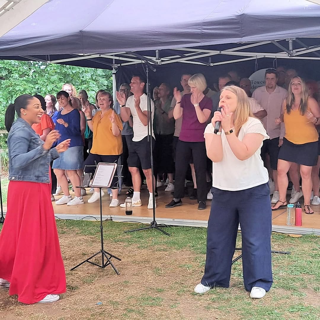 Repost • @towcester.mill.brewery
What do you get when you combine four fabulous choirs, @towcesterstudioband, drinks from the Mill, burgers from @moohatch, ice creams from @gallonestowcester and lots of friends and family? A Midsummer Music Saturday afternoon at the Mill, that’s what! 🎶
We were delighted to welcome some amazing local performers on Saturday afternoon, from NHPS Y6 choir, @nn12communitychoir, Rock Choir led by Liga Milune and @songbirdstowcester! 🎤 We had nearly 100 singers in the garden, followed by 25 members of the Studio Band 🎺 and loads and loads of you, our fabulous customers 🤗 We hope you all had a great afternoon!
#towcestermusic #towcester #towcestermill #nhps #nn12communitychoir #rockchour #songbirdstowcester #moohatch ‘#gallonestowcester #towcesterstudioband