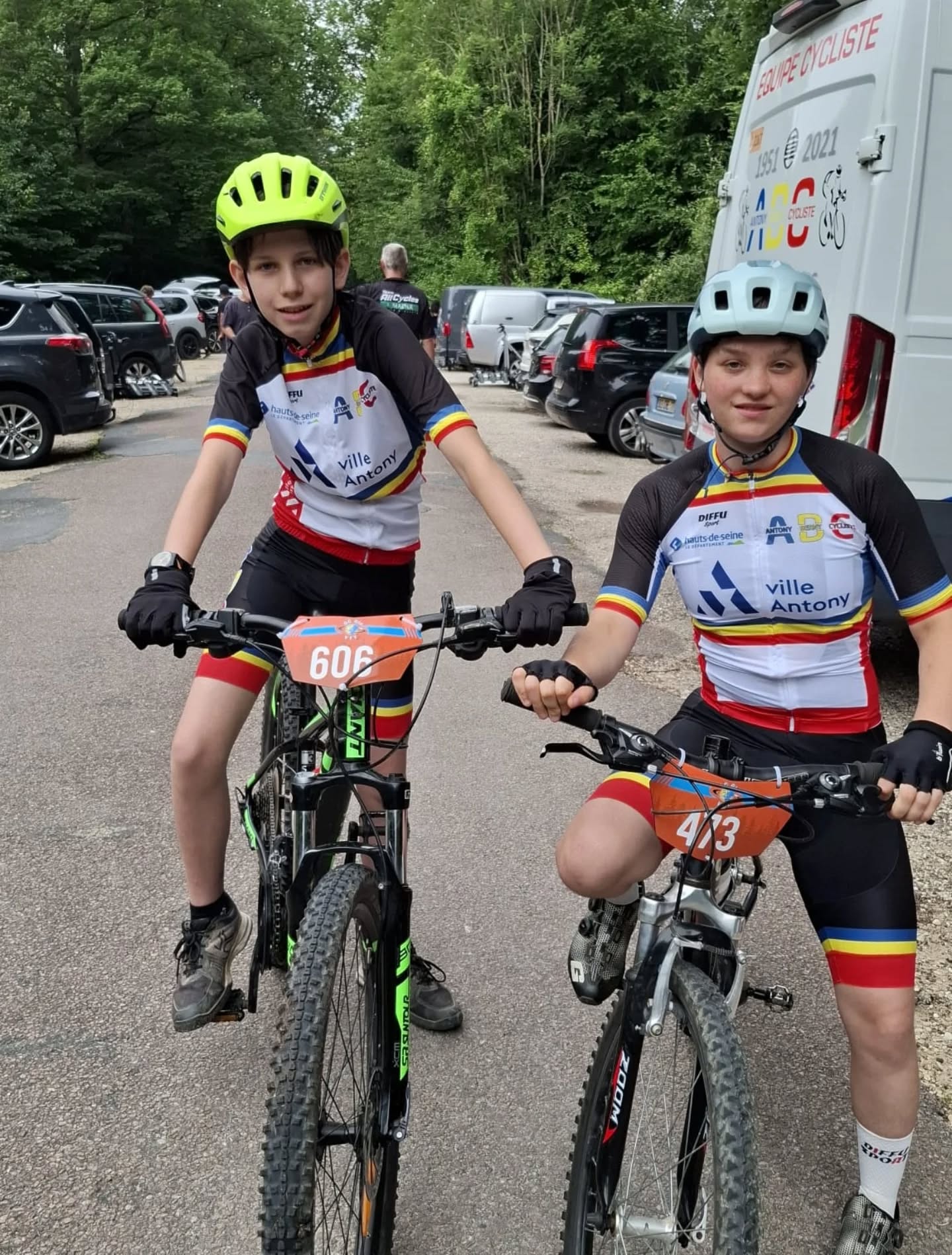 #ABCvtt 🟦🟨🟥
Les VTTistes ne sont pas reste sur la finale de la Coupe IdF de VTT XCO
Noémie Sancy 🥉 chez les espoirs femmes
Julien Chaba (oui oui le Président 😗) prend la 🥈 en Master.