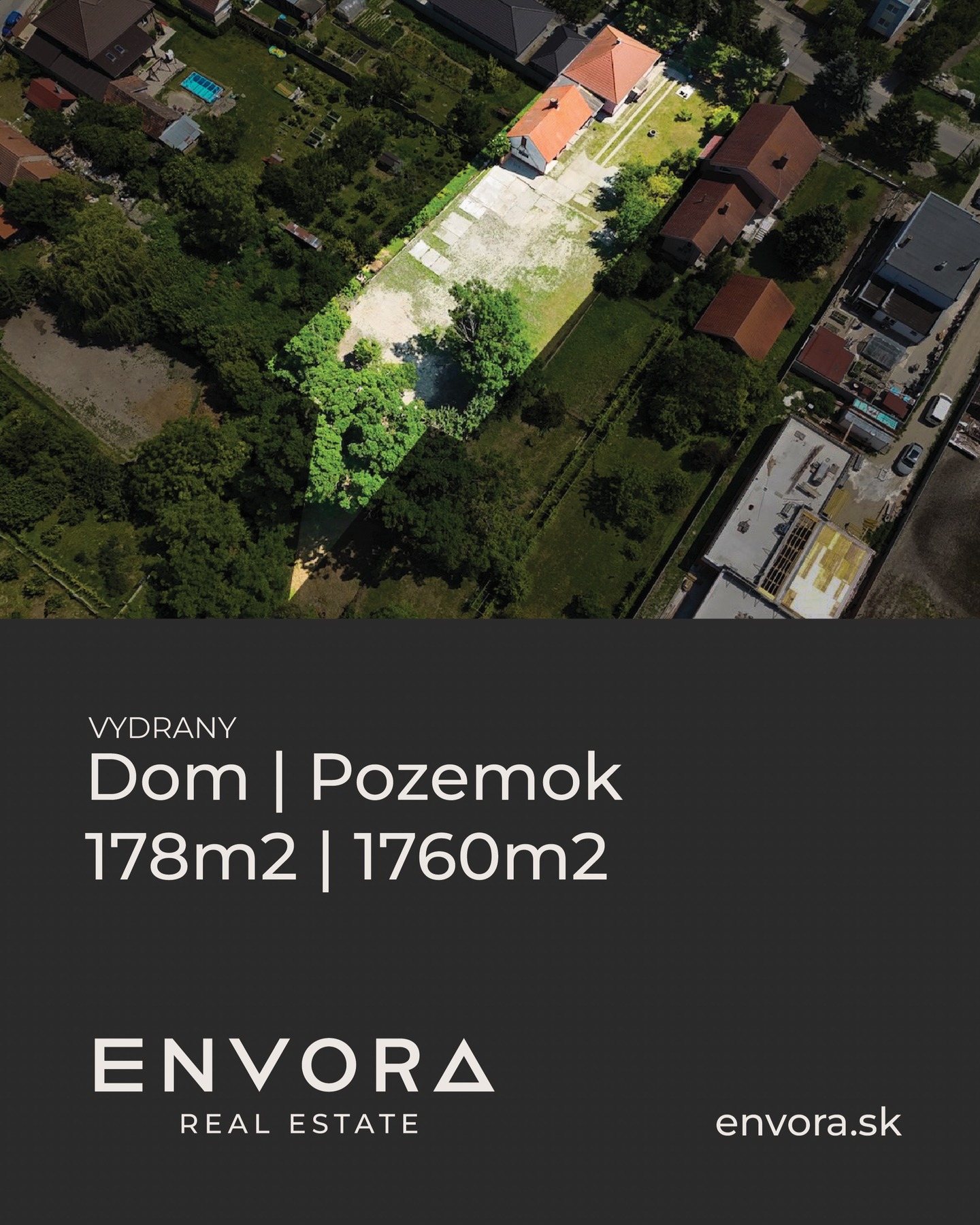 NA PREDAJ - Rodinný dom s veľkým pozemkom len 4 km od Dunajskej Stredy!
Hľadáte pokojné bývanie v tichej lokalite s výbornou dostupnosťou do mesta? Máme pre vás ideálnu príležitosť!
Rodinný dom v pôvodnom stave
▫️ Úžitková plocha: 178 m²
▫️ Pozemok: 1760 m²
▫️ Dispozícia: 4 izby, 2 kúpeľne, kuchyňa, komora, chodba
▫️ Garáž a pivnica sú súčasťou
▫️ Napojený na všetky IS (voda, elektrina, plyn, kanalizácia)
▫️ Predáva sa ako holodom (bez zariadenia)
📍 Lokalita: Pokojná štvrť len 4 km od centra Dunajskej Stredy
Cena za celý pozemok a dom: 235 000 €
🔀 Možnosť rozdelenia:
1️⃣ Dom 178 m² + 700 m² pozemok – 150 000 €
2️⃣ Pozemok 1000 m² s vlastným prístupom – 85 000 €
Zaujalo vás to? Napíšte nám
✉️ predaj@envora.sk
🌎envora.sk
#predajdomu #nehnuteľnosti #dunajskástreda #byvanie #domnaslovensku #realitnainzercia #envora #reality
