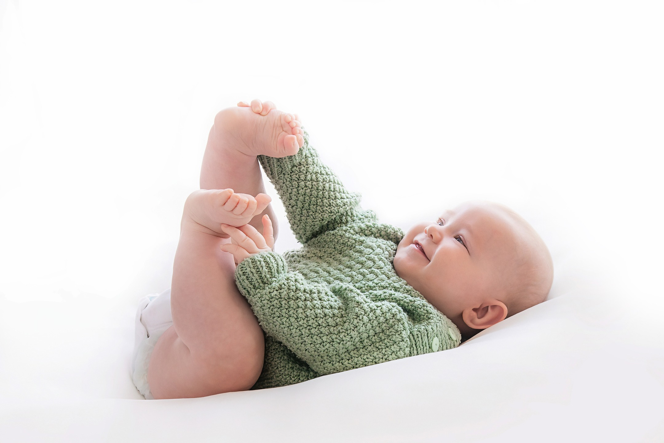 𝐎 𝐋 𝐈 𝐕 𝐄 𝐑 ♡
One of the sweetest milestones — the moment they find their tiny toes!
There’s something so magical about watching your little one discover the world, one tiny part at a time ♡
✨ Now booking from November 2025 onwards with very limited availability. Please get in touch via the website or send over an email to secure your session in my diary - booking in advance is always recommended.
📸 Newborn • Baby • Cake Smash • Maternity
For enquiries please visit www.starspeckled.com
💌 starspeckledphotography@gmail.com
📍 Aldershot, Hampshire
#littlesmilersession #babyphotographysurrey #babyphotographyhampshire
#surreybabyphotographer
#readingbabyphotographer
#babyphotographyuk
#milestonephotography
#babymilestonesession
#ukbabyphotographer
#babyphotographernearme
#berkshiremums
#hampshiremums
#starspeckledheartsphotography