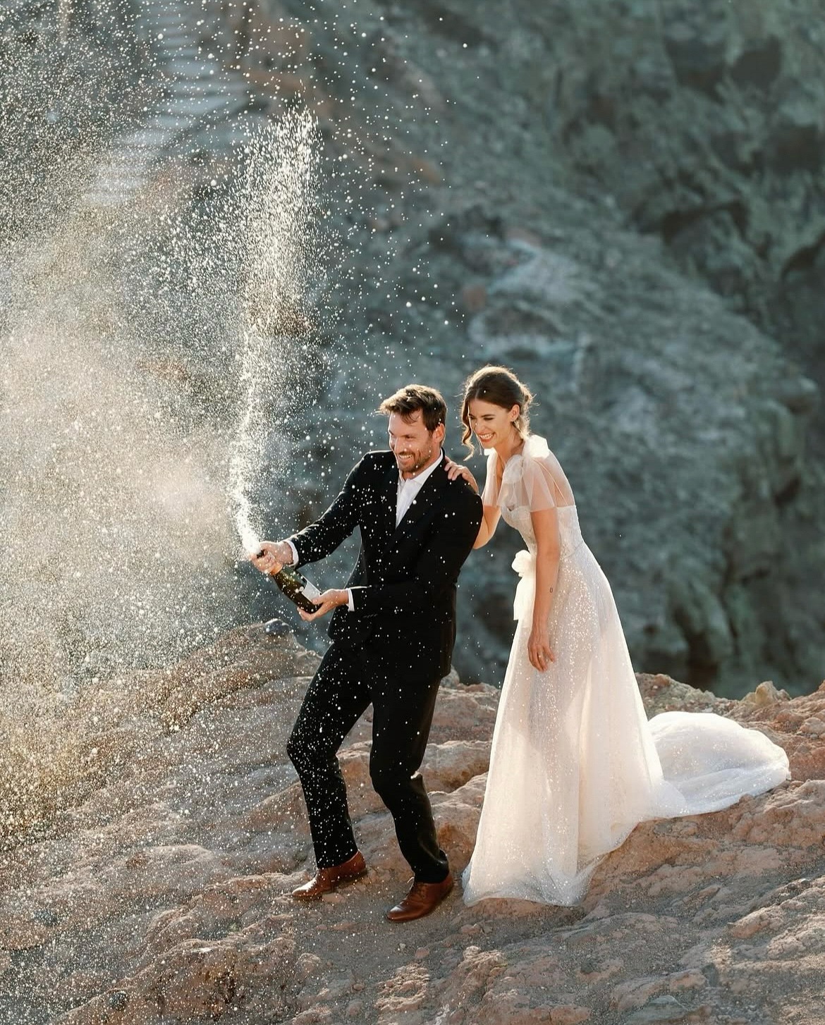 Santoirni 🖤
Photographer : @teodorasimonwedding
Dress: @bertabridal
#santoirni #wedding #weddingplanner #destinationwedding #santoriniwedding #gettingmarriedingreece #greecewedding