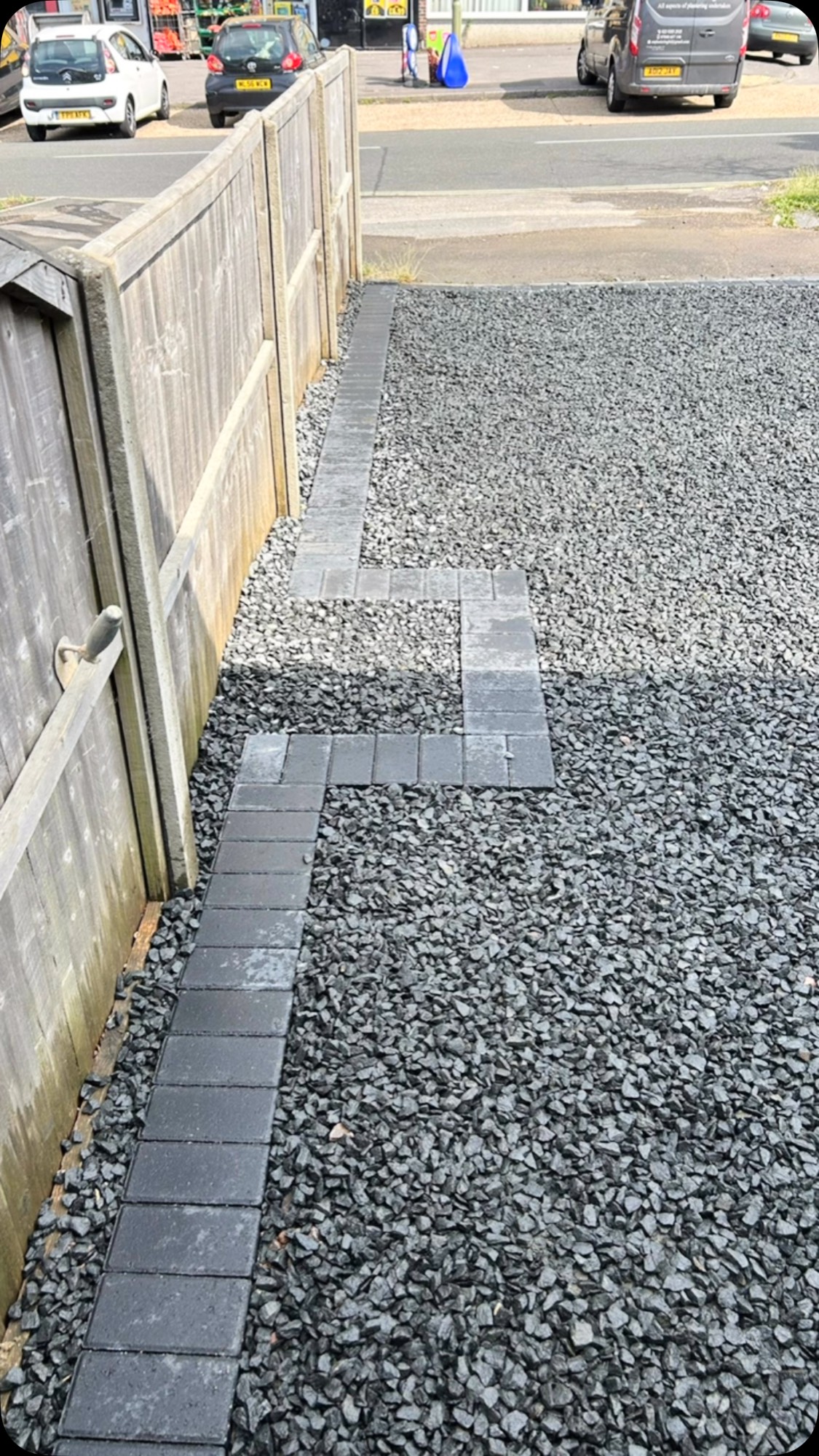 ☑️ Driveway in Portsmouth the team done last week ☑️
Charcoal block pave border around the perimeter of the driveway,
Porcelain front entrance framed with the edgings
“Client is a plasterer and are going to be rendering the front wall” 🥇
Topped with a stunning black granite chipping
Now a fully functional space for our wonderful clients.
Let’s get another week 🫡
TLC’S #landscape #surreylandscapes #wokinglandscaper #buildersofinsta #driveways #granite #marshalls #porcelain