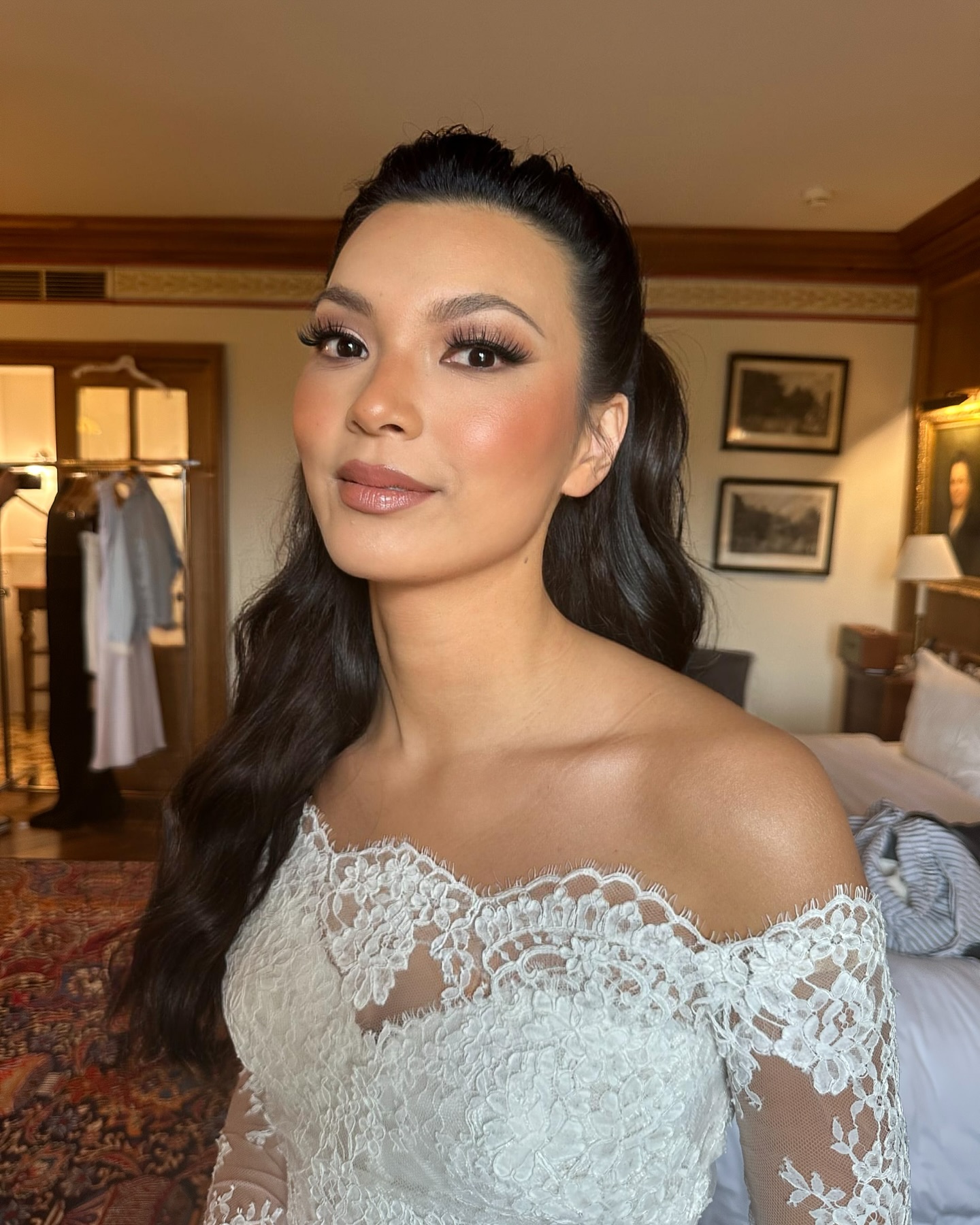 Stunning Annie last year in Provence 🫶
Hair & Makeup by Allison 🤍