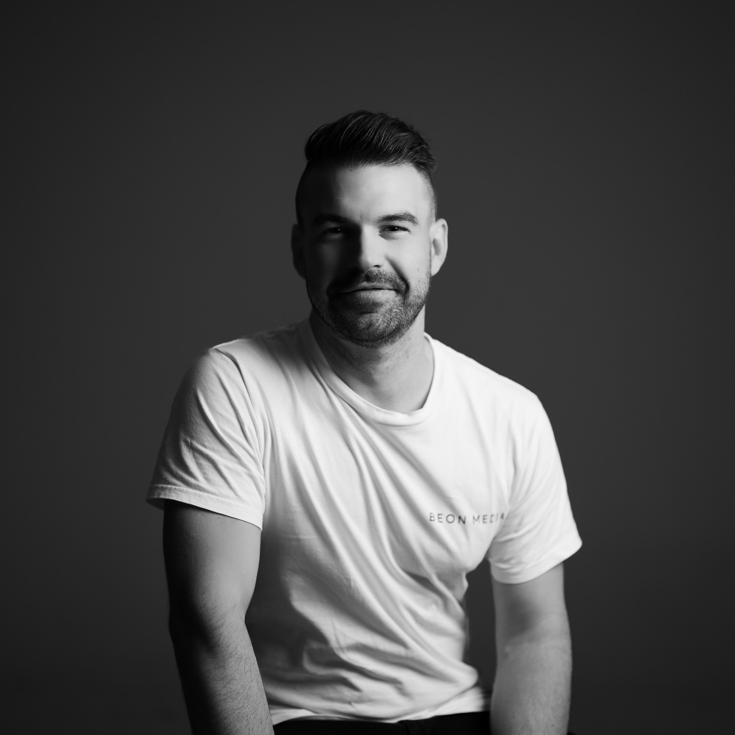 —— Dan. Since day one.
The guy behind the lens and behind the scenes.
Lead photographer, calm in the chaos, and a big part of how Beon became Beon. Sharp eye, zero ego
Grateful doesn’t even cut it. Much love for this man 🖤