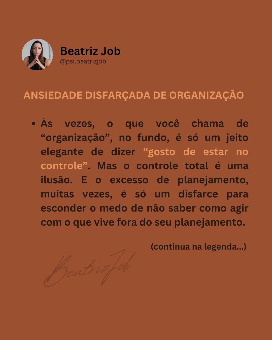 Mas… e se o que vive fora do planejamento for justamente o que você mais precisa experienciar para abrir mão do controle?
E se for ali que você descubra que pode se sair melhor ao confiar na sua espontaneidade, maturidade e criatividade para enfrentar os problemas quando surgirem?
Entendo que seja difícil para alguém ansioso acreditar e confiar que algo "desconhecido" possa oferecer algo melhor do que o que havia imaginado.
Mas o impulso por controle não se resolve controlando mais. Na verdade, é o contrário…
Ele se alivia quando você consegue abrir mão do controle e descobrir que, fora da organização, também existem possibilidades.
Isso não quer dizer que uma pessoa ansiosa não possa planejar ou querer se organizar... CLARO QUE PODE!
Desde que isso não funcione apenas como mais um reforçador da Ansiedade, esses recursos continuam sendo válidos (e até SUPEEEER recomendados).
O que define se isso te ajuda ou te atrapalha é a sua maturidade emocional.
✨ E lembre-se: a psicoterapia pode ser um espaço seguro pra te ajudar a entender o que está por trás da sua urgência de controlar. Certo?
—
Beatriz Job 🌻
Psicóloga CRP 06/139342
#organizacao #controle #terapiaonline #ansiedadenãoéfrescura #psicologa
