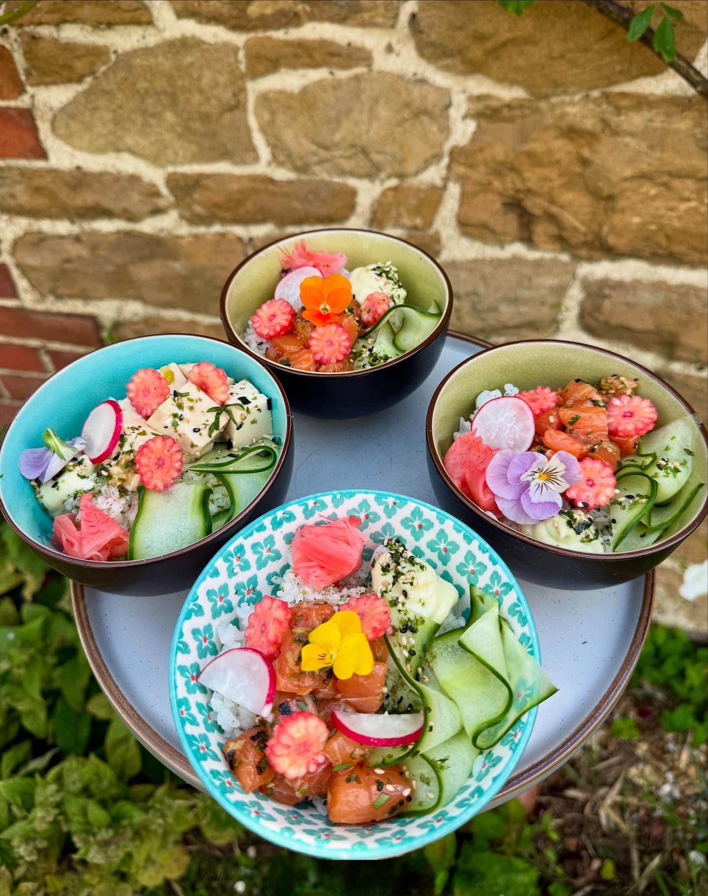 It must be summer if our salmon poke bowls are back! Perfect for a bowl food party of wedding breakfast starter. Gold star if you can guess what vegetable the pink flowers are? They’ve been pickled by our chefs in beetroot juice.
#poke #guildfordevents #guildford #surreyfood #surrey #surreywedding #surreyevents #tandemcatering