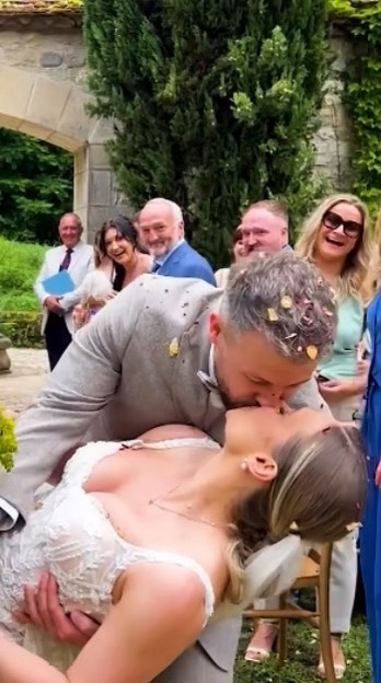 Part one from this colorful wedding for our lovely couple. @danny_baines1 and @joseybaines. The sun was playing hide and seek for some of the day but they had such a lovely day with all their friends and families.
Filming for Memories 💛
Planner @france_wedding_planner.
Venue @chateauduraysse.
Dress @abbeybridal.
Flowers @kildameadows.
Celebrant @weddings_by_roland for @celebrantsinfrance_theoriginal.
Makeup @skin23_mua.
Food @thelimescatering.
.
#weddingfilmfrance #weddingsouthwestfrance #chateauwedding #weddingvideofrance #chateauweddingfrance #contentcreatorfrance #weddingcontentcreatorfrance