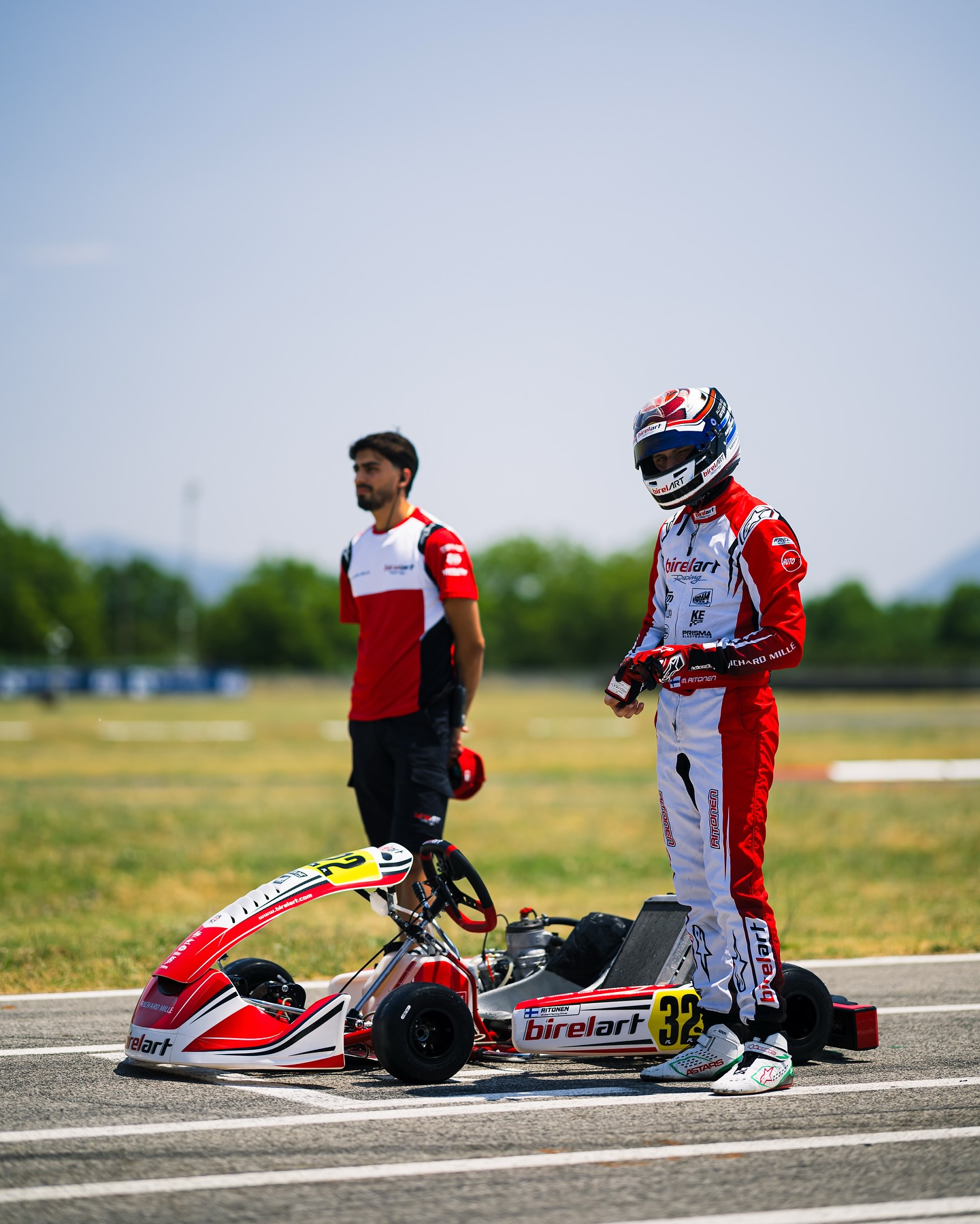 🏁 Round 2 of the European Championship done & dusted in Sarno, Italy 🇮🇹
Speed was there all weekend – I was consistently on the pace, right up with the front runners.
But things didn’t go exactly to plan.
⚠️ Qualifying didn’t go my way – strategy misfire meant I couldn’t get the best lap in.
⚠️ Solid, steady heats & Super Heat = safe ticket to the final.
⚠️ In the final, a rear tyre delaminated mid-race – turning the fight into a survival mode. Finished P19.
✅ Overall, a clear step forward from the last round – progress!
🎲 Tyre issues remain a hot topic in the paddock... some call it a lottery.
🔜 Next up: @kartingsm Kouvola
Then possibly back to Europe in mid-July in Mülsen, Germany 🇩🇪
📈 Speed is there – now it’s all about turning it into results.
Thanks to my team @birel_art ❤️
And to my mechanic Salvatore ❤️
📸 @matteoessevisuals
#mara #gomara #racewithmara #birelart #redpassion #kz2 #fiakarting #italy