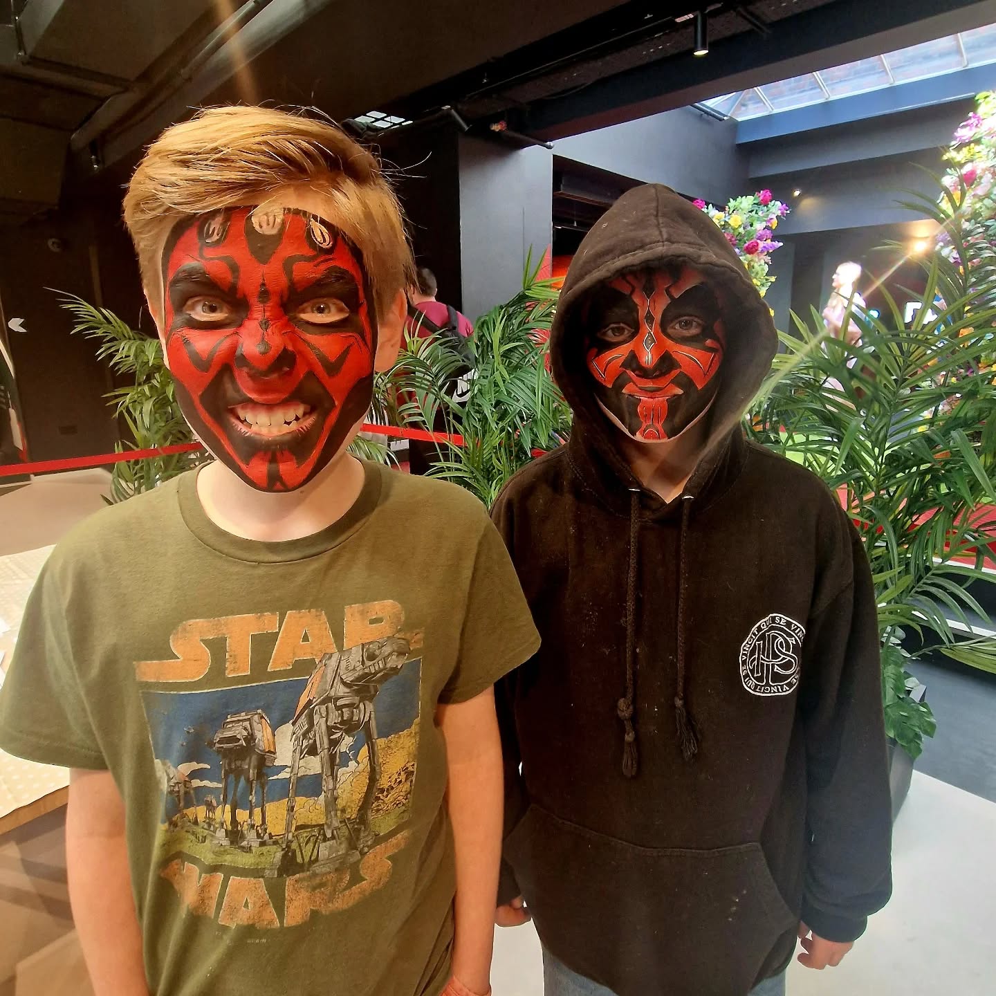 These boys were so excited to walk around on their London day trip both painted as Darth Maul!
.
Thanks to @london_paradoxmuseum for having us to face paint at Easter 😊😍
.
#facepaint #facepainting #facepaintlove #darthmaul #facepaintfun #londonfacepainter #paradoxmuseum #paradoxmuseumlondon #facepaintjoy #darthmaulmakeuplook