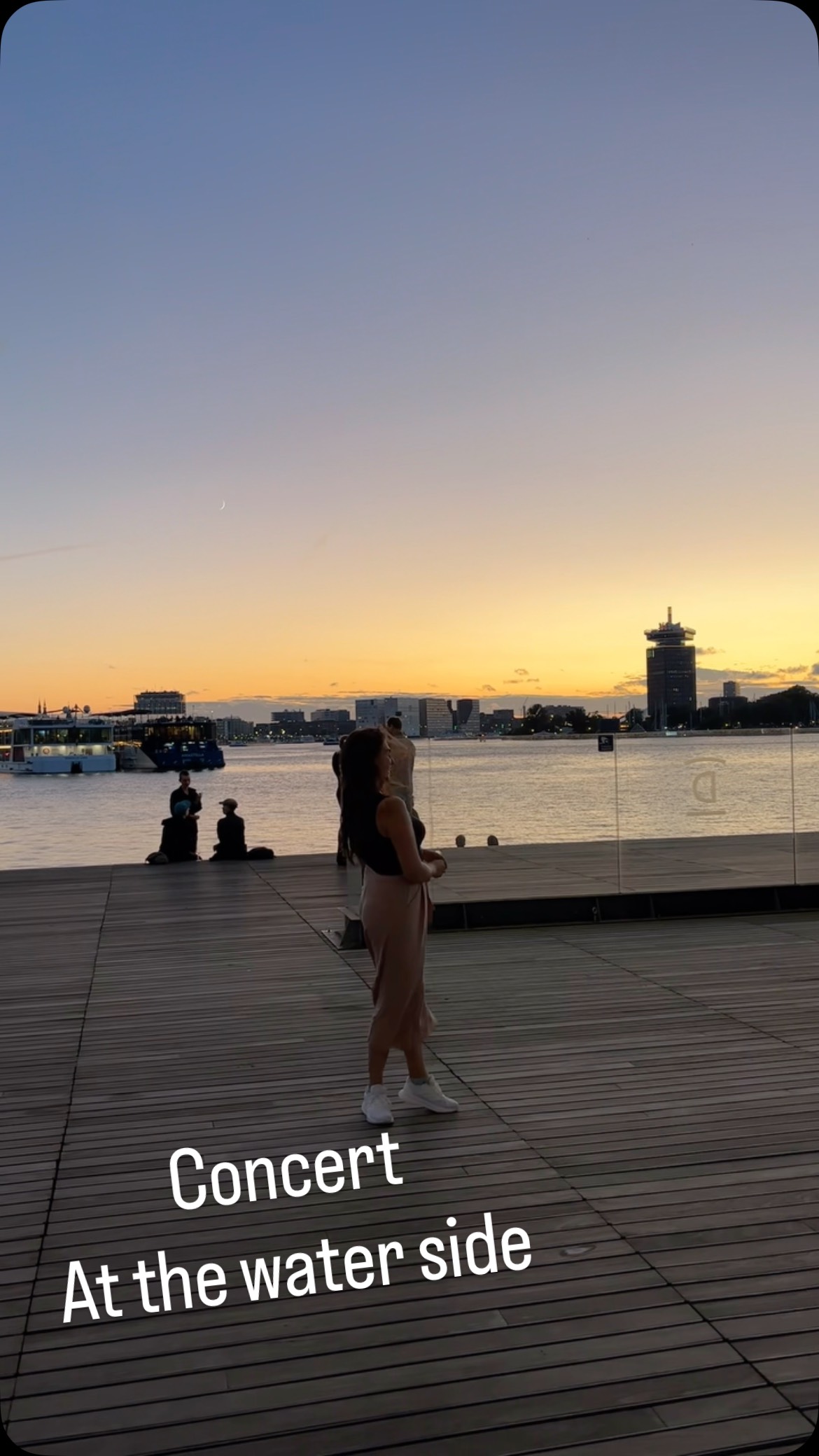 Playing a solo piano concert at this super cool location on the 20th of July 🎉 Ticket link in my bio - hype!!!!
Performing not only the pieces from my cd, but also playing new things I wrote! Am so excited to play for you so come and listen and have a drink and snacks. How to better spend your weekend than combining music, drinks and snacks?! At the water!
Sidenote: I tried to act normal while filming this video and came to the conclusion that my normal is probably kinda weird, it’s fine.
#muziekgebouw #pianistsofinstagram #pianoconcert #outdoorconcert #terrasconcert #amsterdamconcert #amsterdamsunset