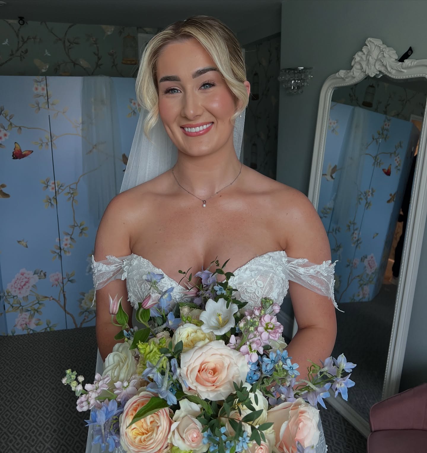 Alex 🤍
‘I knew even before I got engaged, I wanted you to do my bridal makeup’ 🤍
The most full circle moment, and a beautiful wedding I will treasure forever 🤍